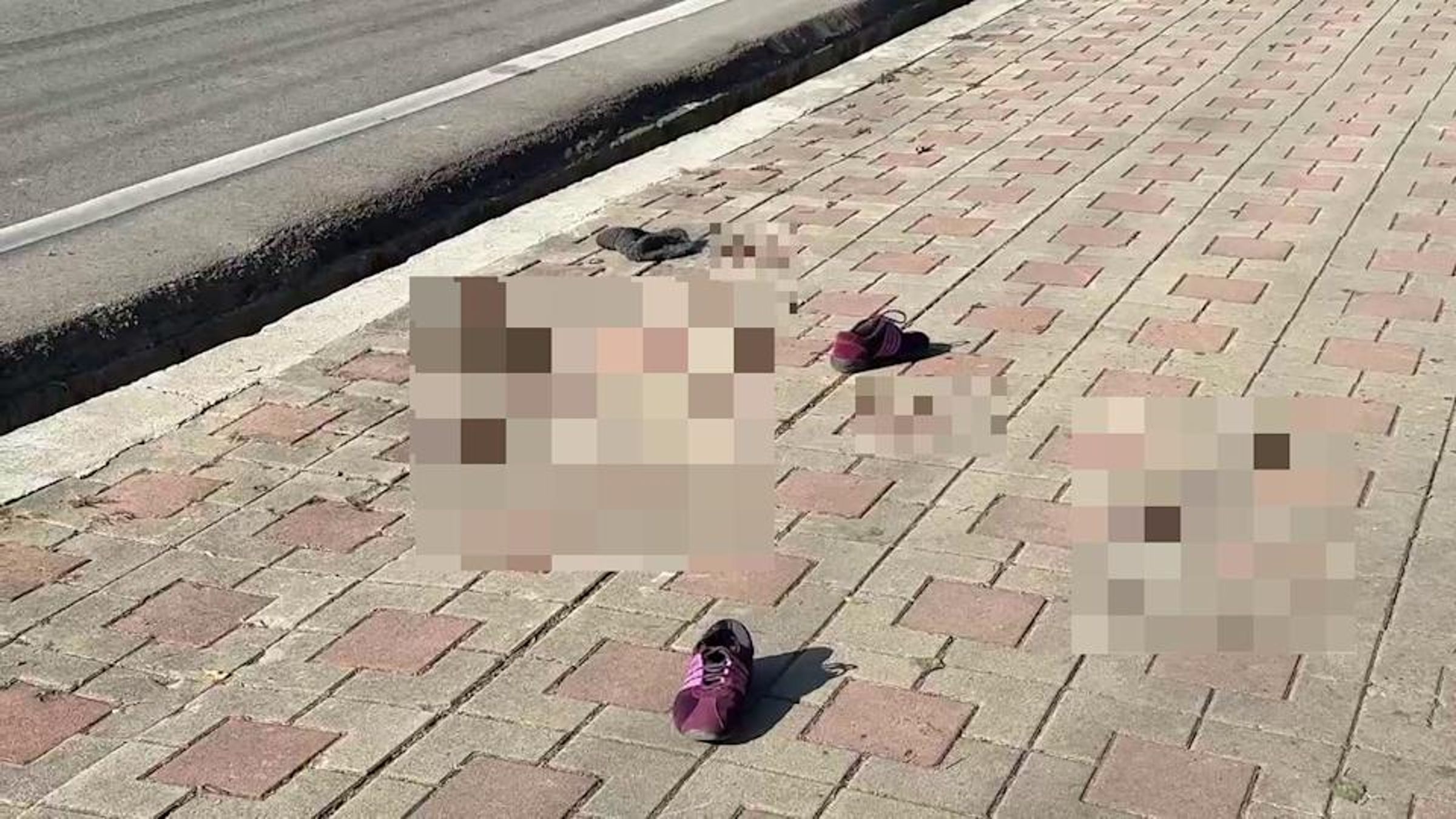 台中市大雅區龍善二街今日上午發生一起攻擊事件。(翻攝畫面)