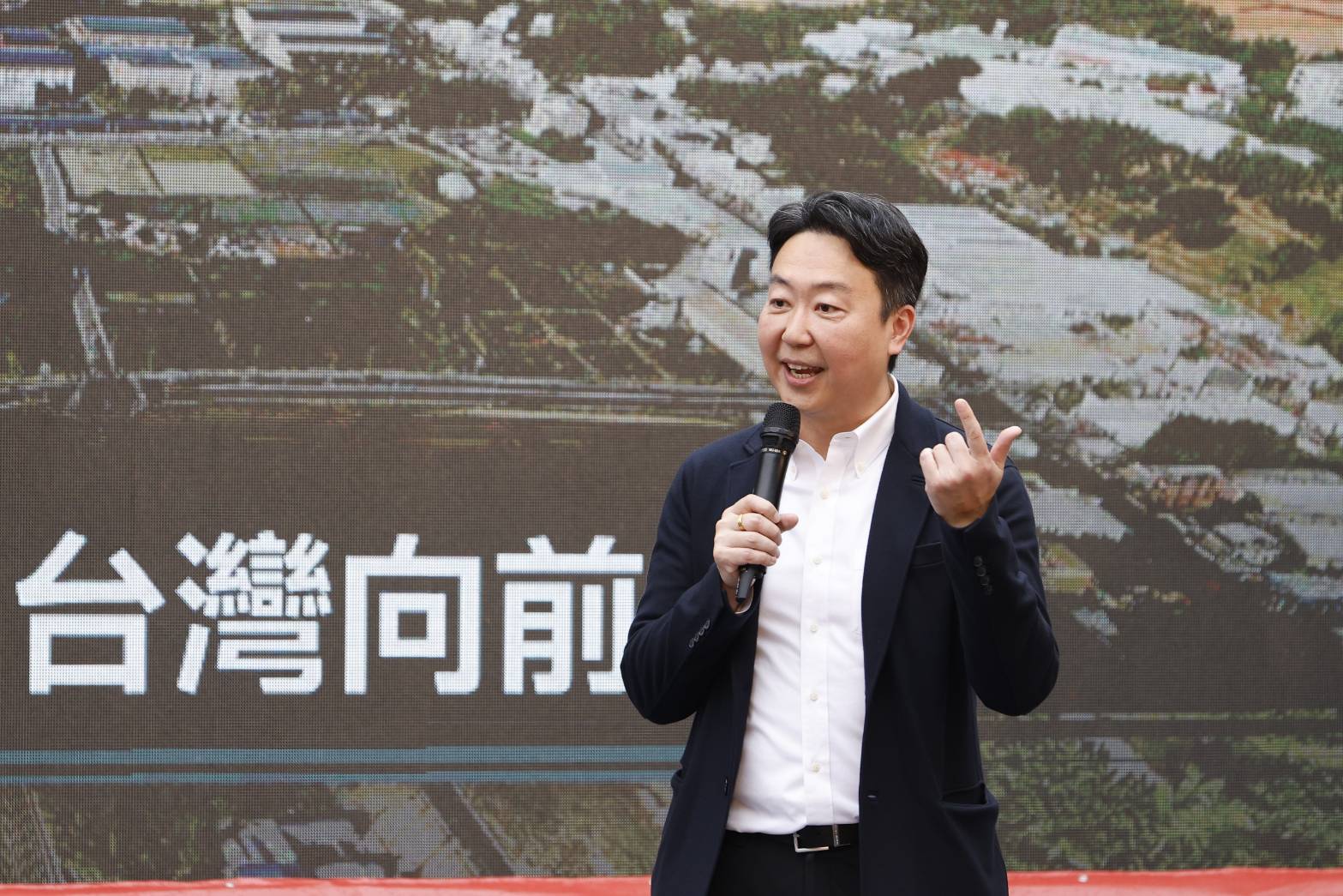 陳世凱認為台灣需要團結且願意支持中央與地方建設的國會，需要總預算、需要不要亂劃的財劃法，讓中央更有力。