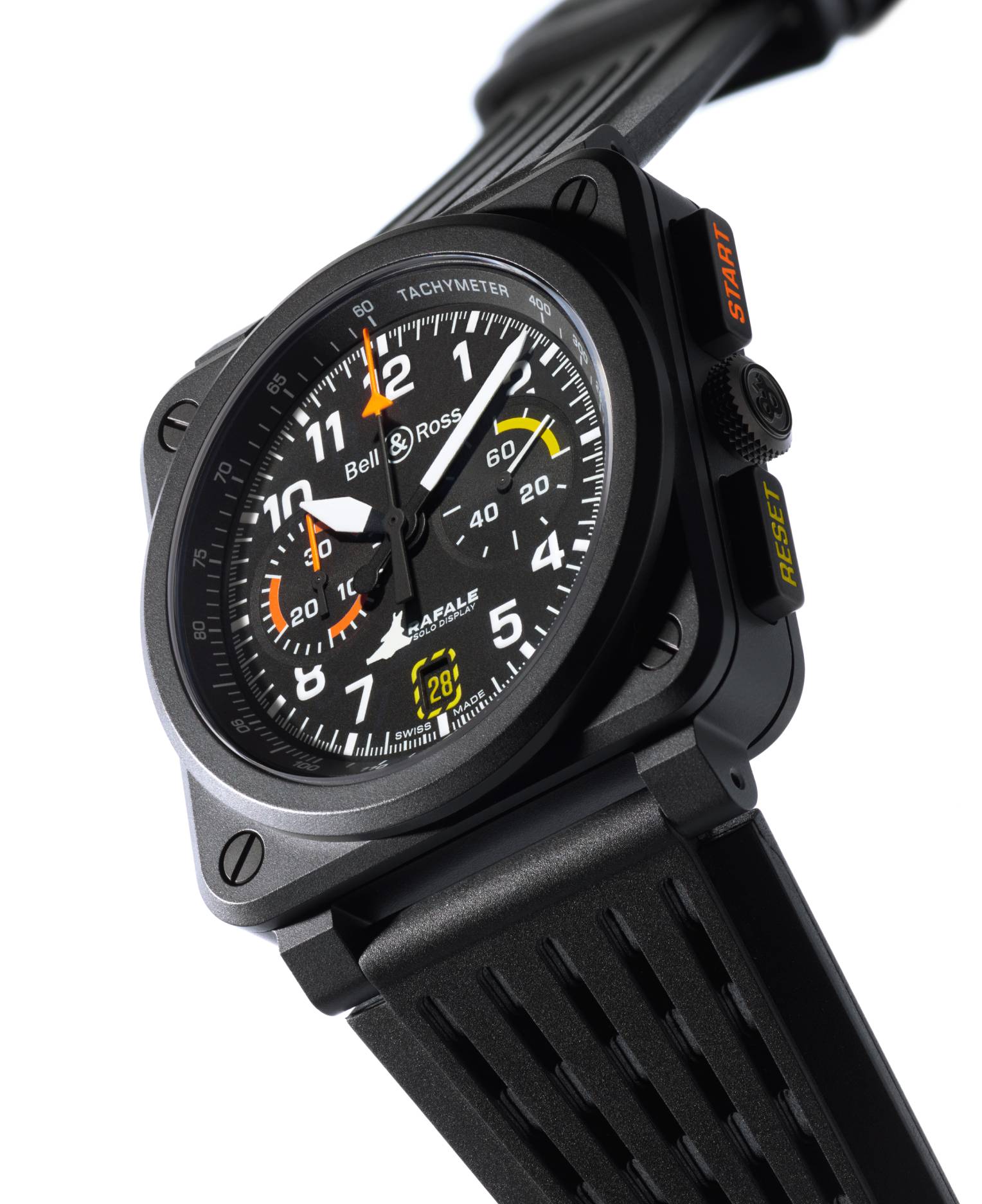 BR-03 Chrono Rafale Solo Display 延續 Bell & Ross 與法國空軍的合作基因，啞黑陶瓷錶殼搭配橘黃細節，靈感來自戰機座艙，實用又戰術感十足。