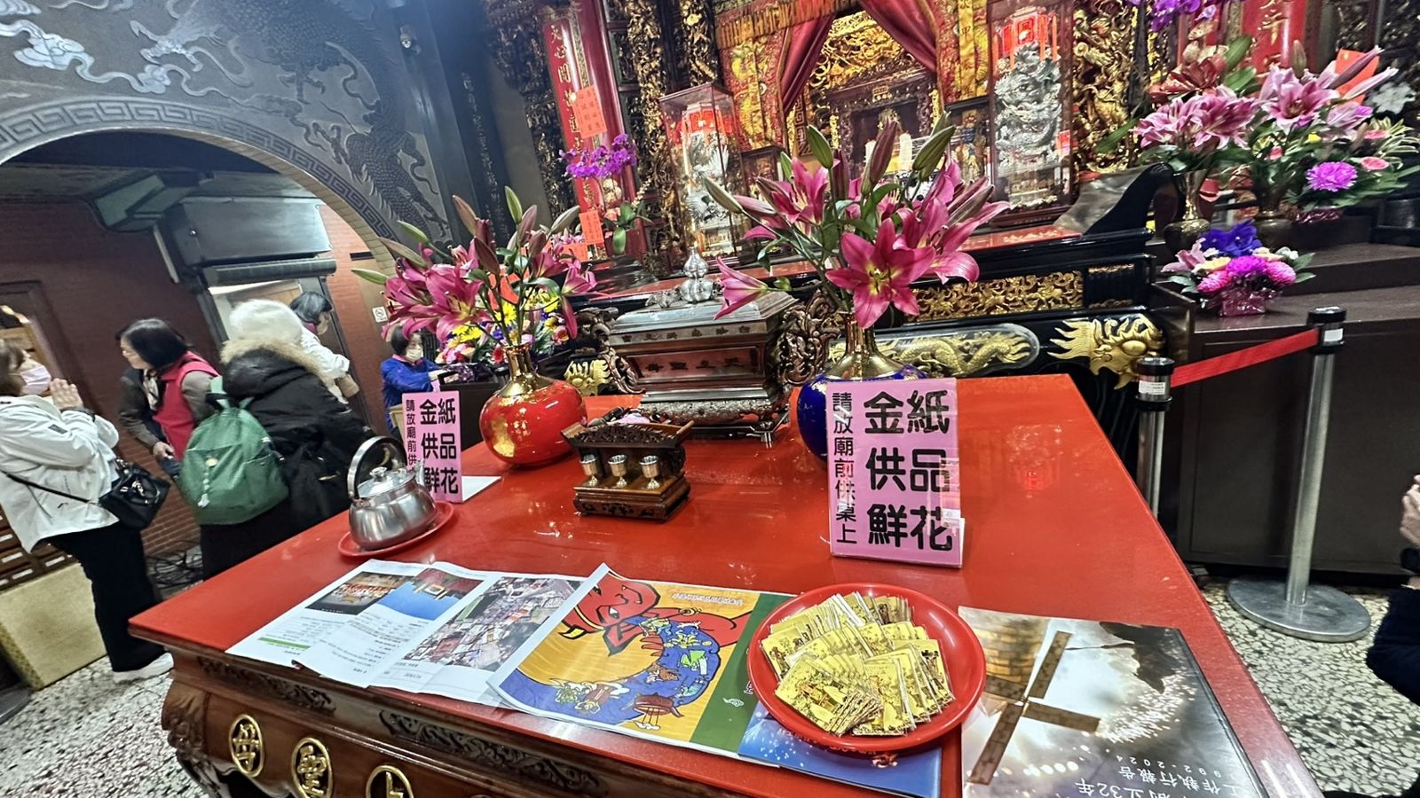 紙風車「椅子會」號召全民為孩子留座位，捐款專款用於演出現場座椅、雨衣、偏鄉交通接駁及基本安全設備，讓更多孩子有機會走近表演藝術。（紙風車劇團提供）