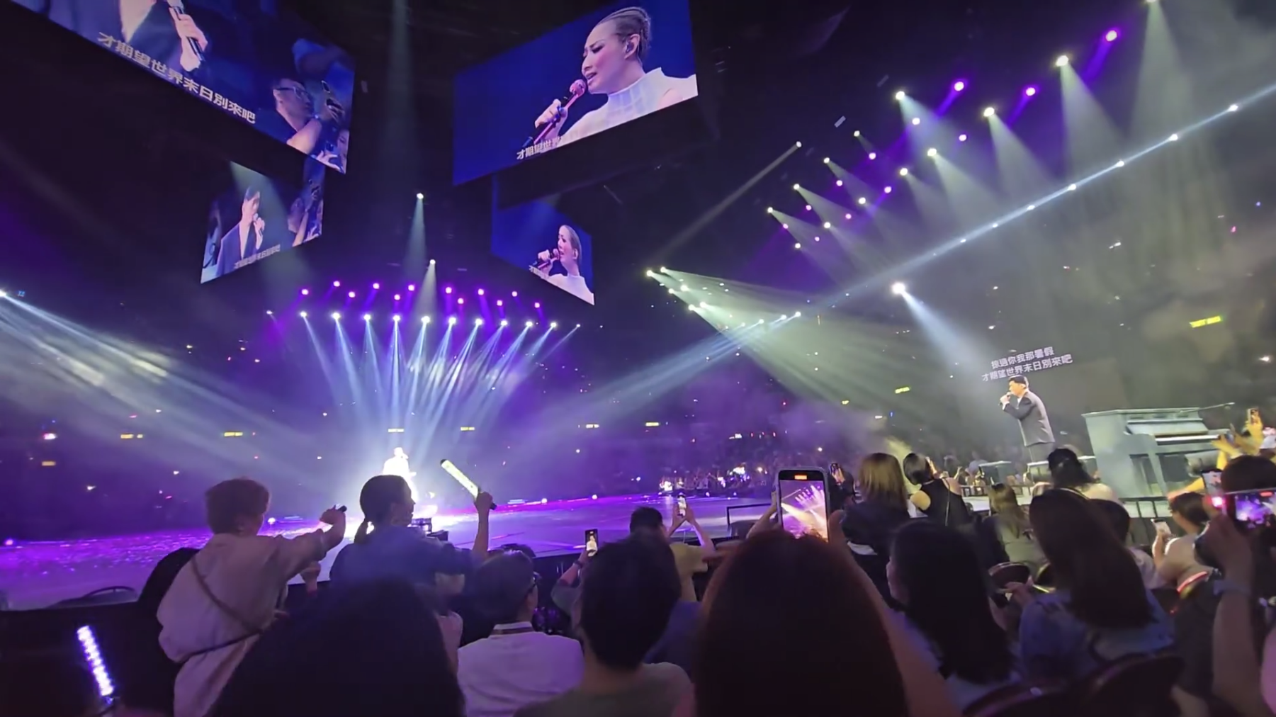 曾對婚姻不忠的許志安每晚都與鄭秀文「夫妻檔」合唱，都看得出來鄭秀文在為夫復出鋪路，但台下觀眾反應冷淡。（讀者提供）