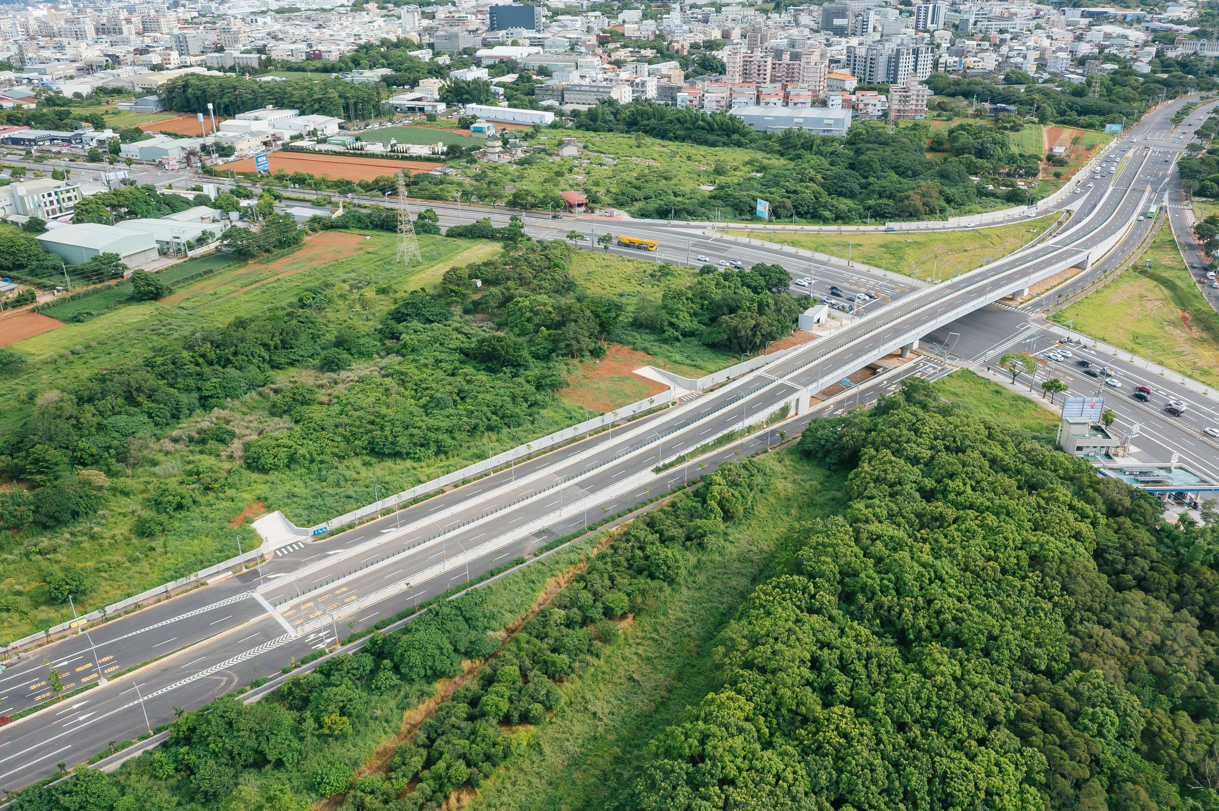中科西南向聯外道路,串起產業生活圈。
