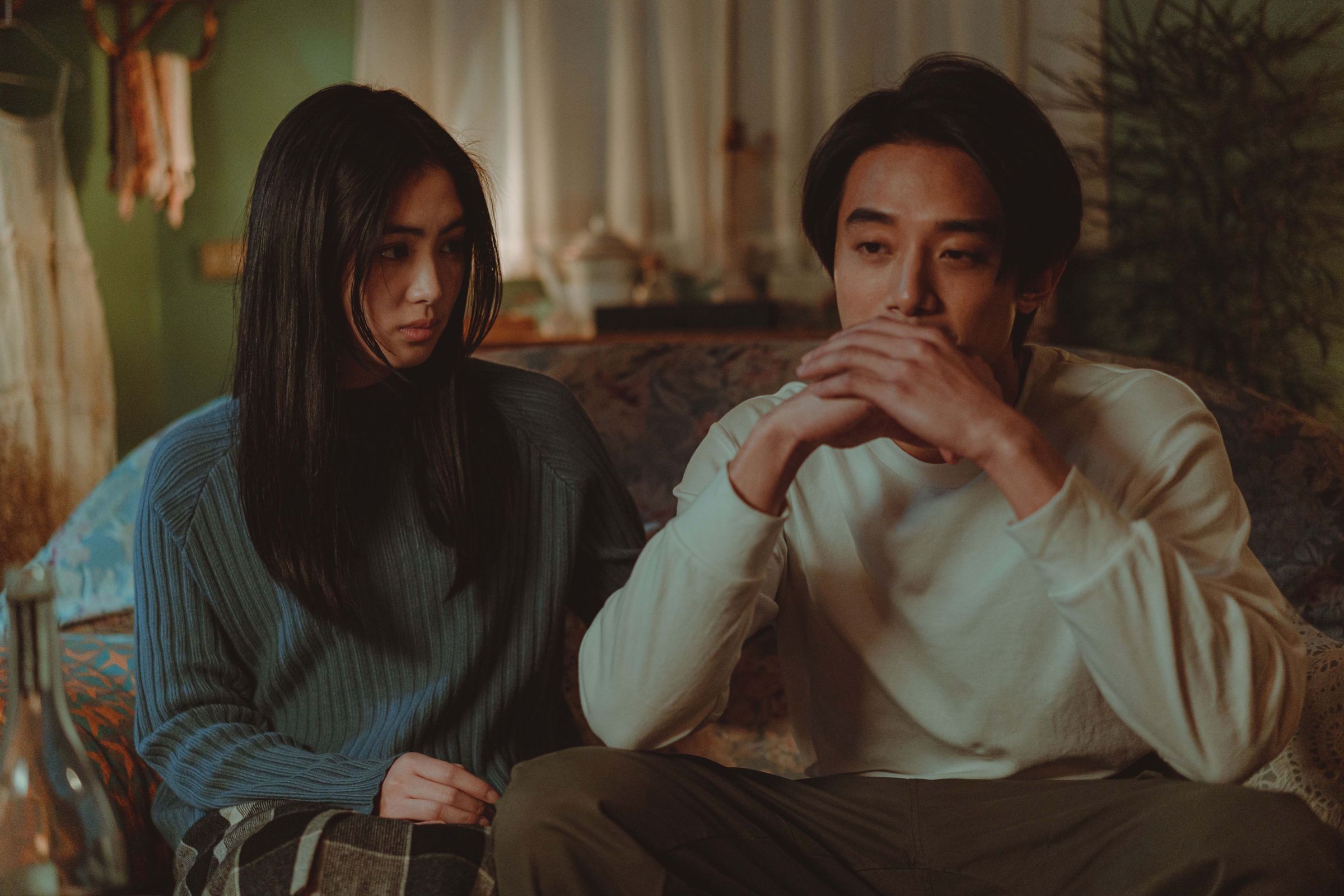 恐怖靈異電影《詭鄉》由初孟軒（右）、雷嘉汭（左）主演。(一群獨角鯨娛樂提供)