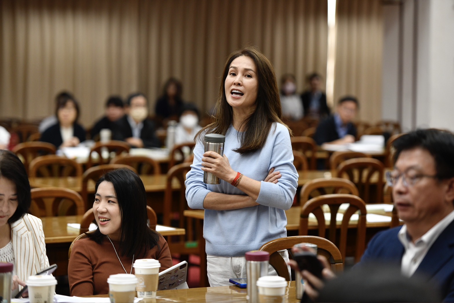 政府總預算遭到藍白陣營聯手杯葛，高金素梅更因原住民保留地禁伐補償條例爭議，號召要原住民集結抗議。