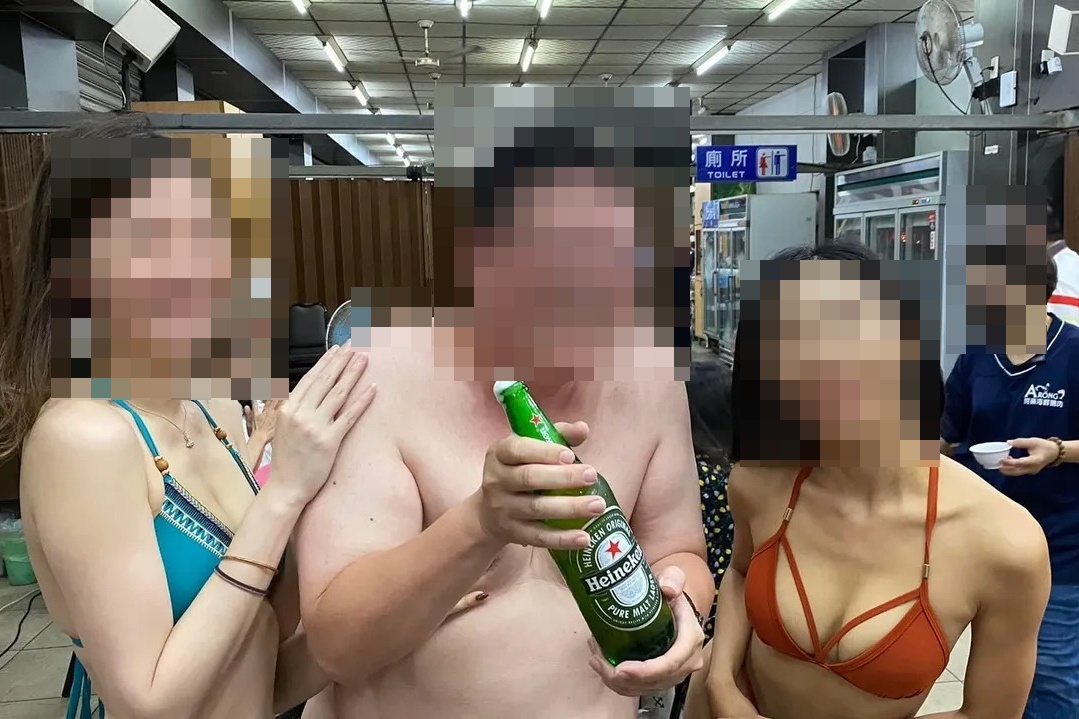 高市教師職業工會出示多張照片，踢爆高雄某高中職校3名教師涉足聲色場所，嚴重損害教師形象。（高市教師職業工會提供）