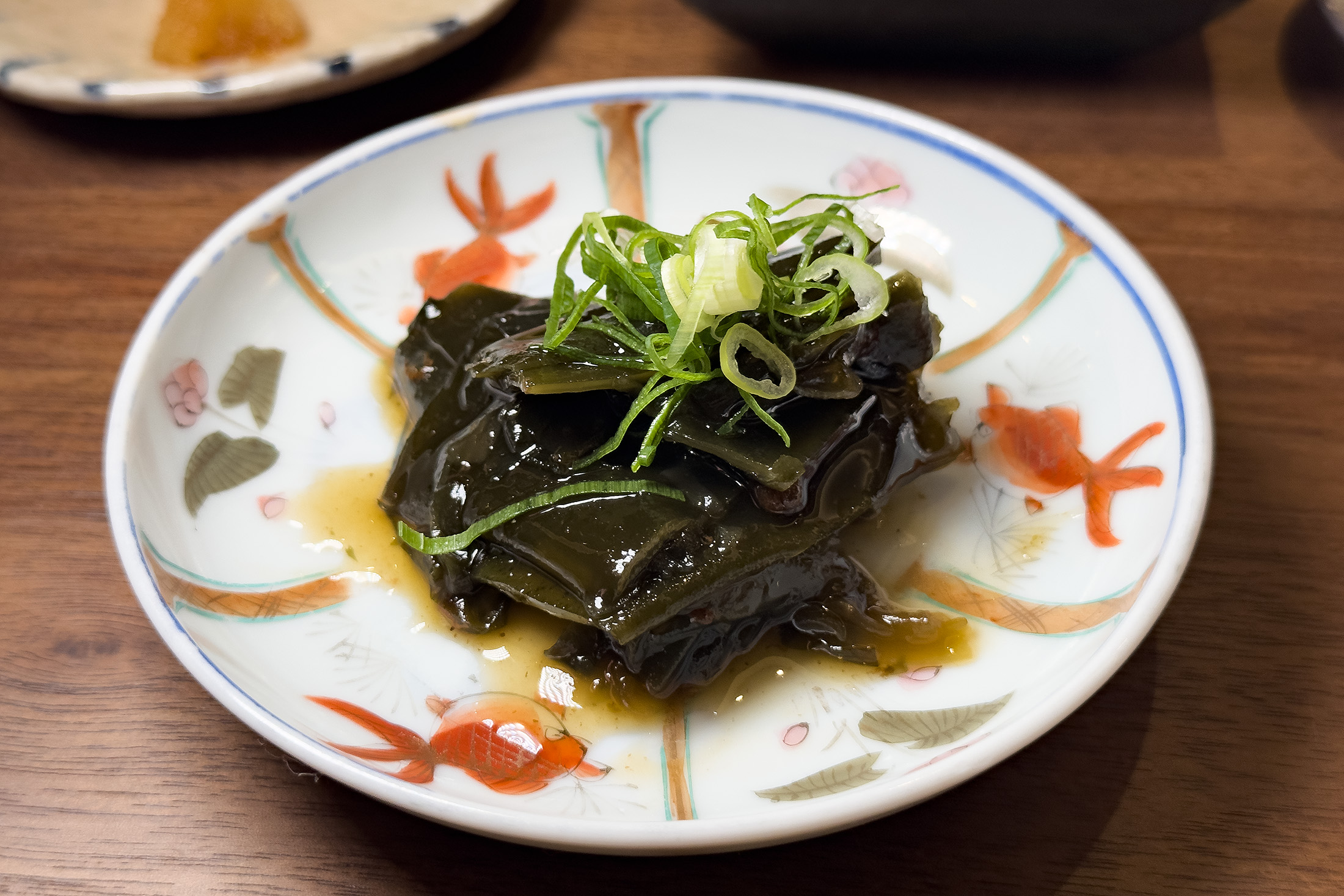 單點小料理「昆布山椒煮」也很適合搭配美味米飯一起享用。(100元/份)