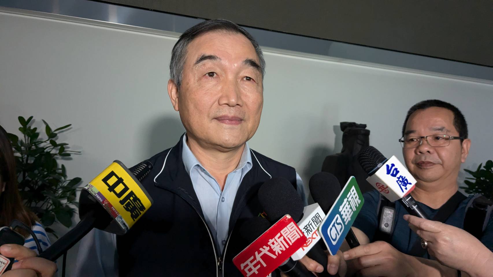 台中市副市長黃國榮表示，對於吳局長貪汙一事，他也感到錯愕。 