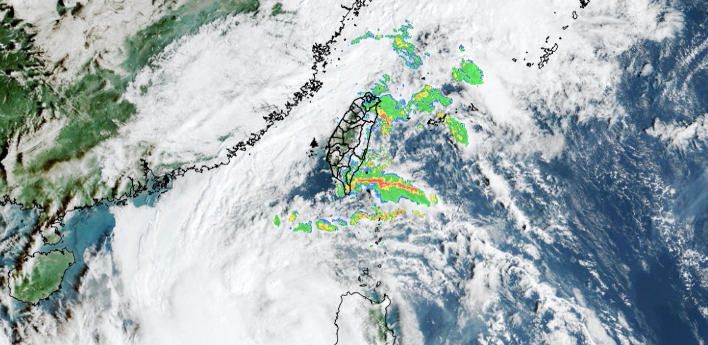 近期台灣天氣多變不穩，提醒民眾多加注意天氣變化。（翻攝自臉書 @天氣風險）