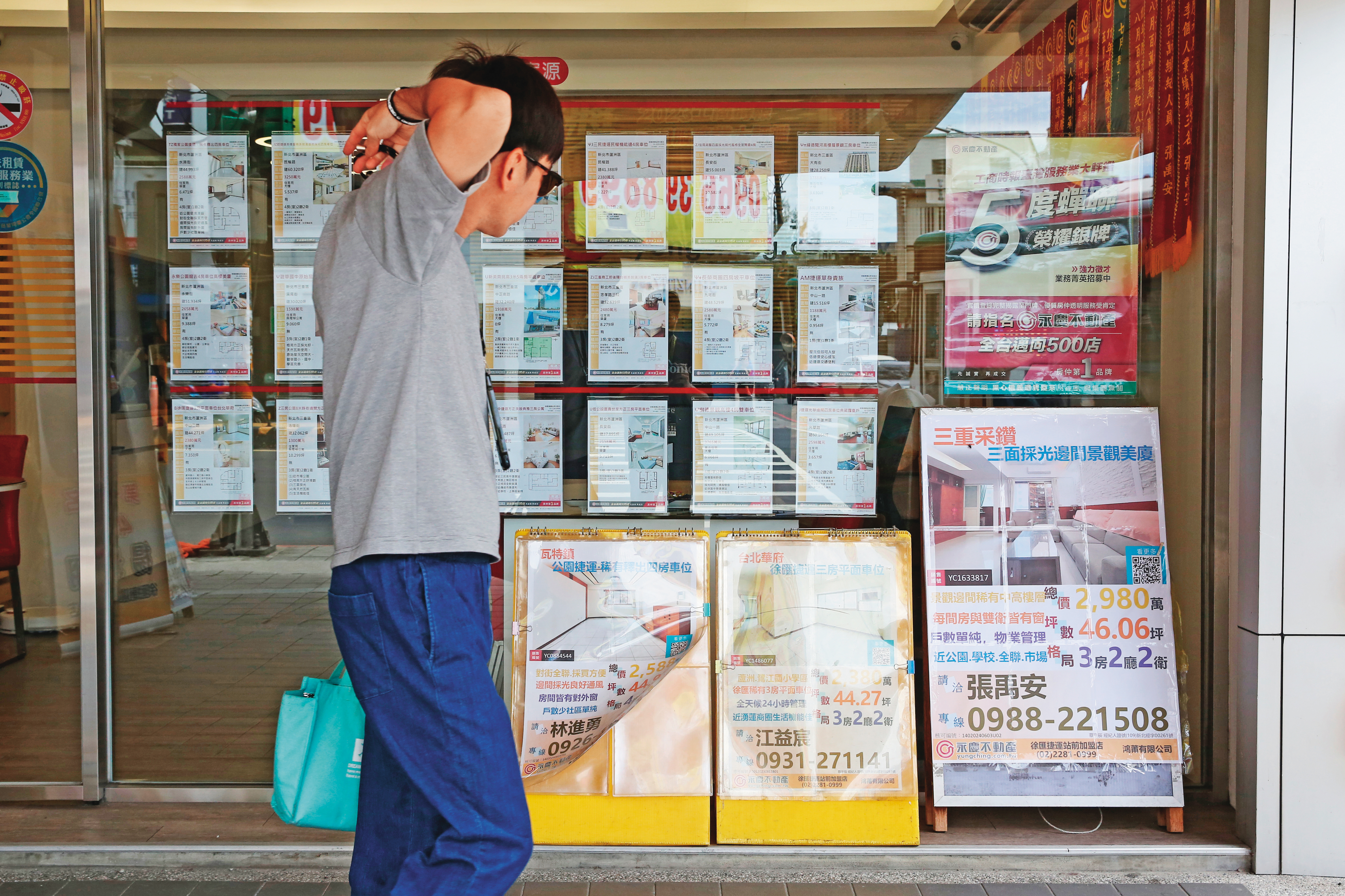 今年第4季到明年中，是相對好議價的時機，專家建議民眾房價下修5至10％就是不錯買點。