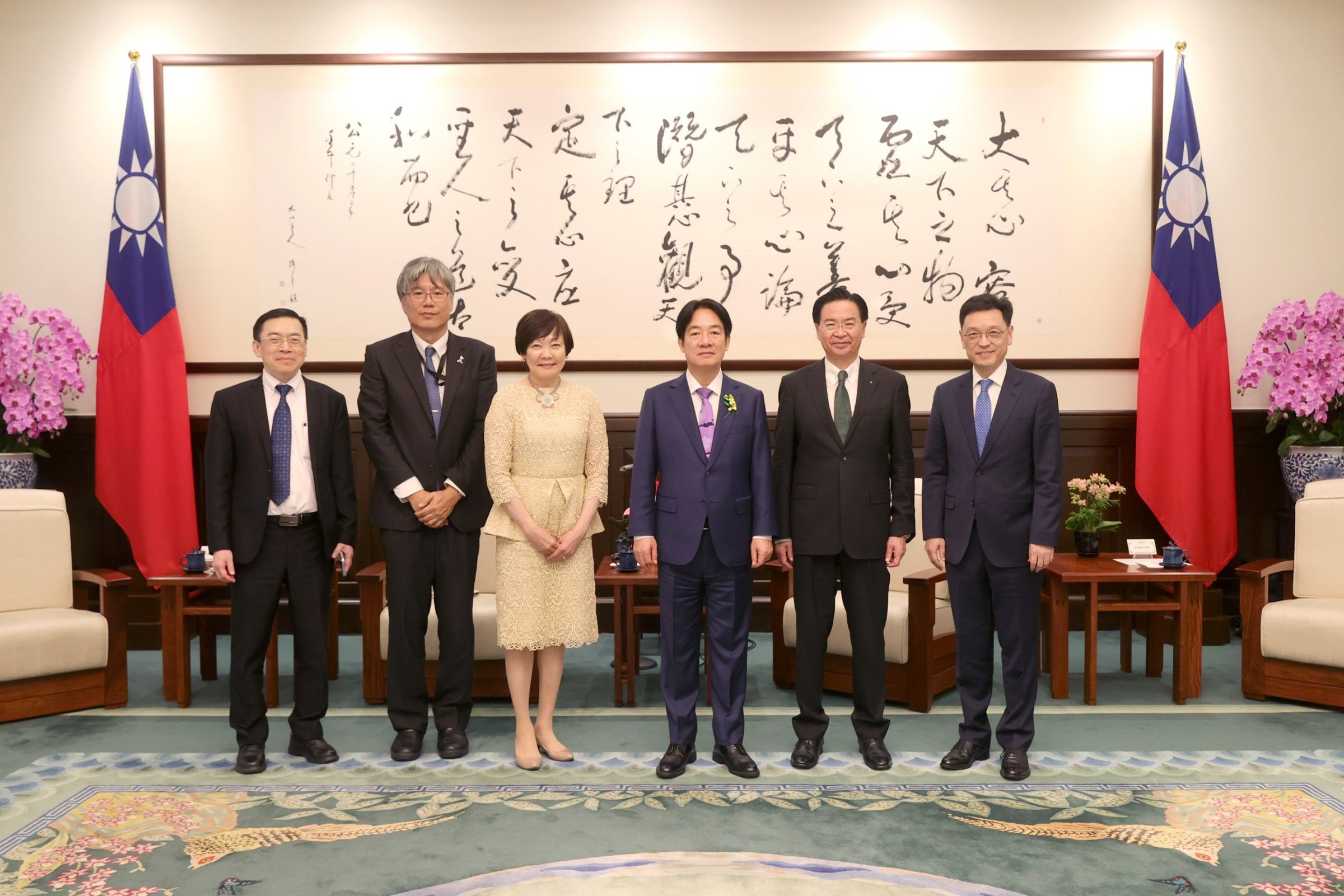 賴清德接見安倍昭惠時,表達對前首相安倍晉三及其母親安倍洋子的追思與敬意,感謝他們對深化台日關係的貢獻,也感謝安倍昭惠接棒延續與台灣的連結,並積極投入雙方文化交流活動。