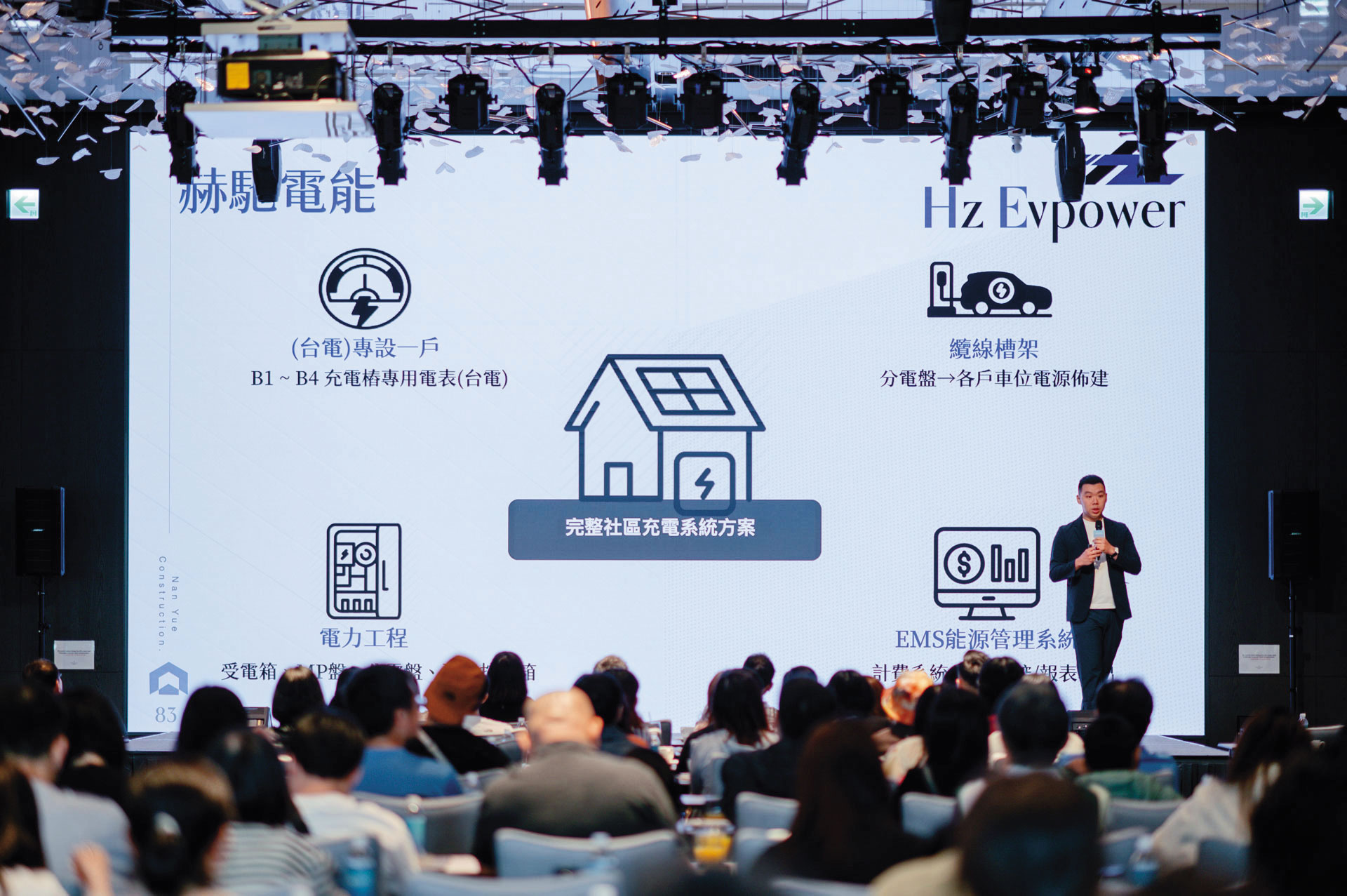 專家建議民眾趁此時多看屋培養房感,估房市2026年下半年築底完成,交易動能可望回溫。圖為交屋說明會。(翻攝南悅樂田臉書粉專)