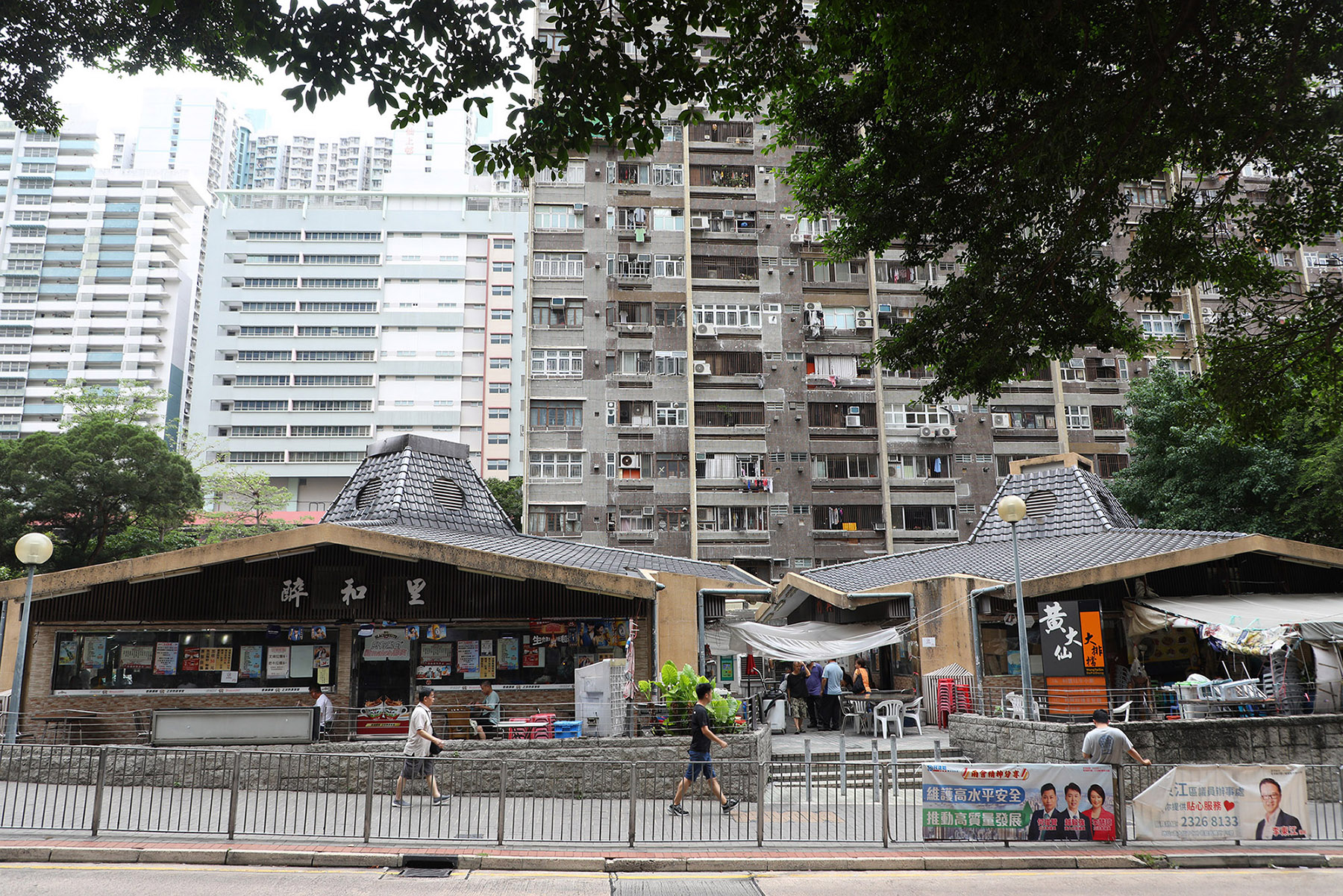 冬菇亭又稱熟食亭，是香港公共屋邨獨有的食肆設施，目前數量越來越少，「醉和里」即座落其中。