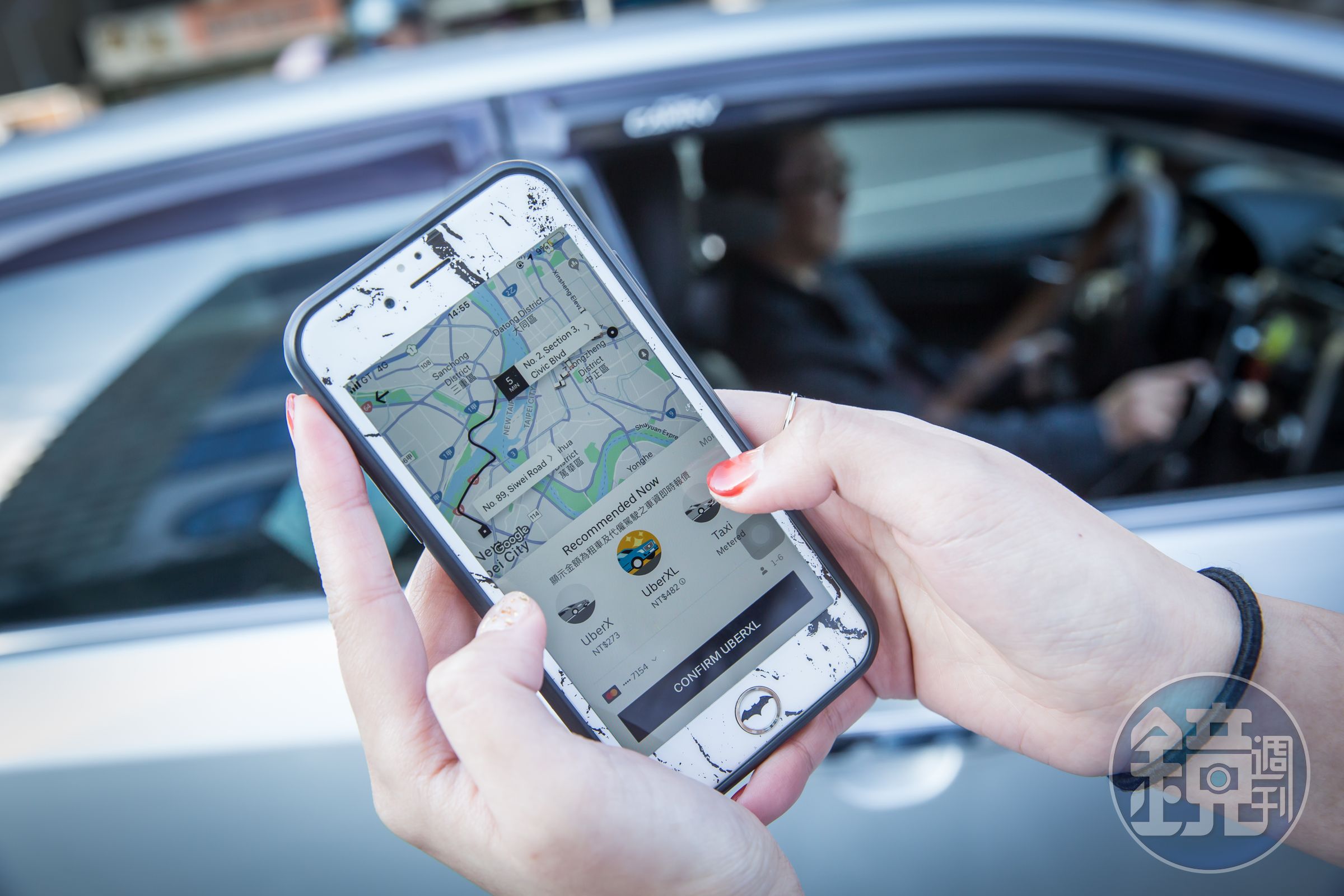 一名女網友表示,自己當時欲搭乘Uber等了30分鐘好不容易才等到司機抵達,上車後回答了一句話竟被司機趕下車。(本刊資料照)