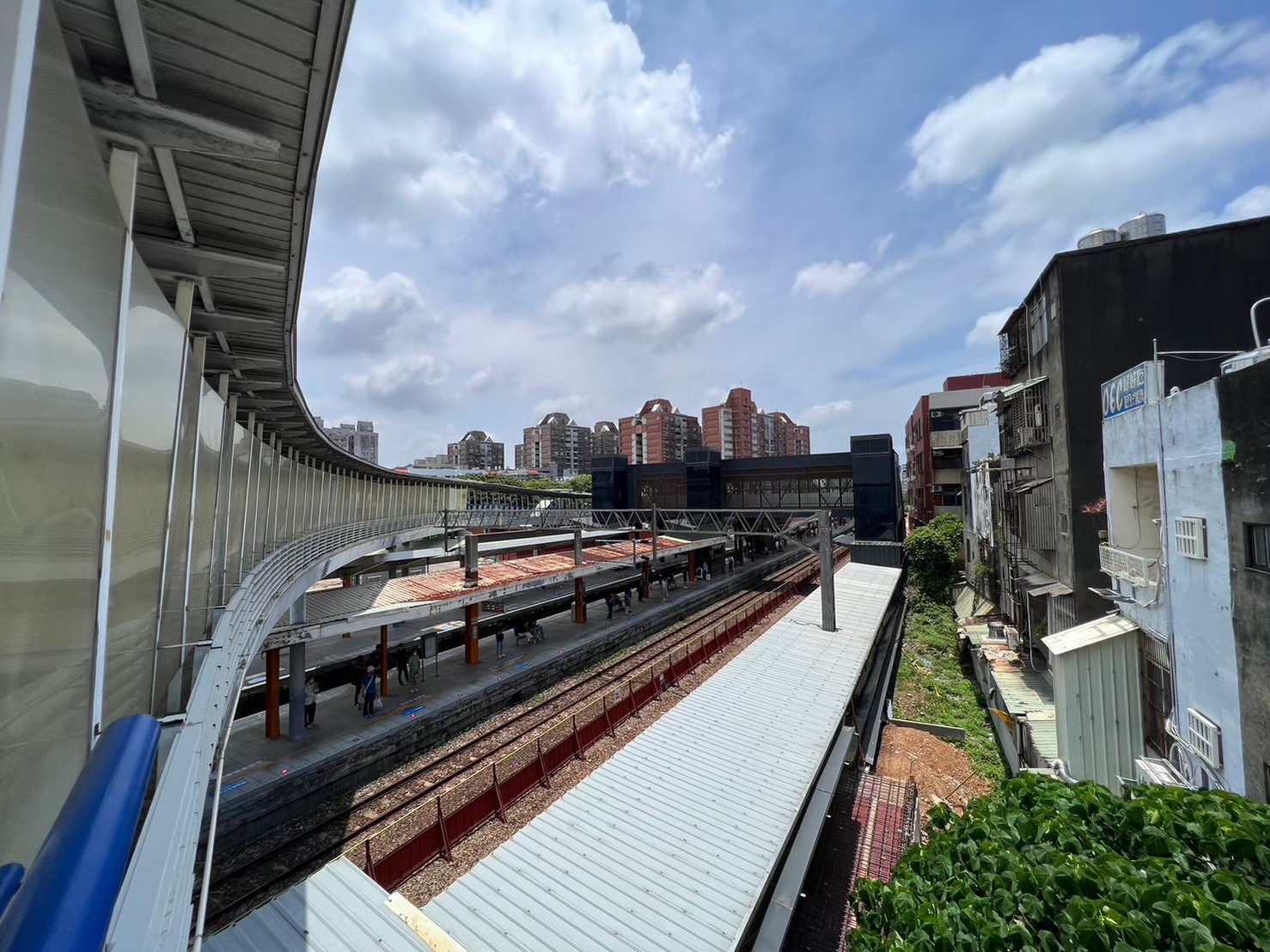 信義房屋詹智偉表示，桃園、內壢、中壢等車站地下化將於118年4月通車，完工後可均衡內壢車站前後站發展。（信義房屋提供）