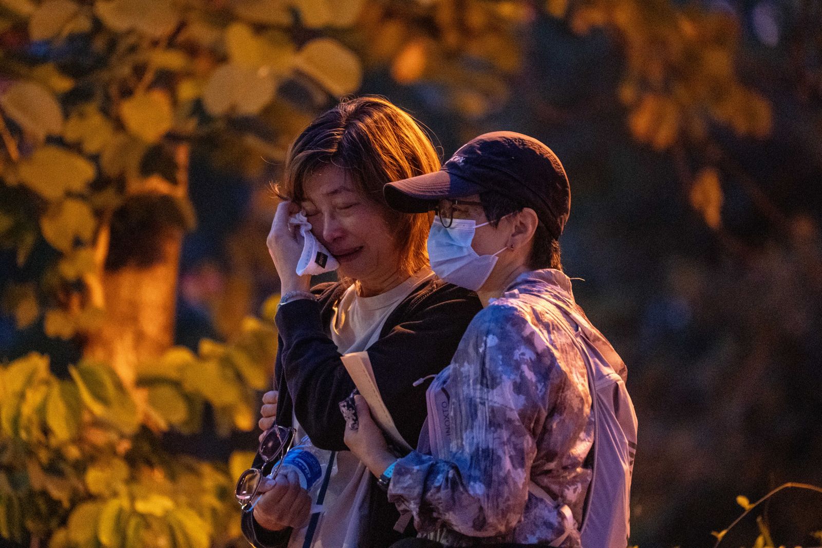 香港大火／陸官媒深夜PO「今晚吃叉燒」？宏福苑128死災情未止　影片秒刪全網怒炸：冷血到極點