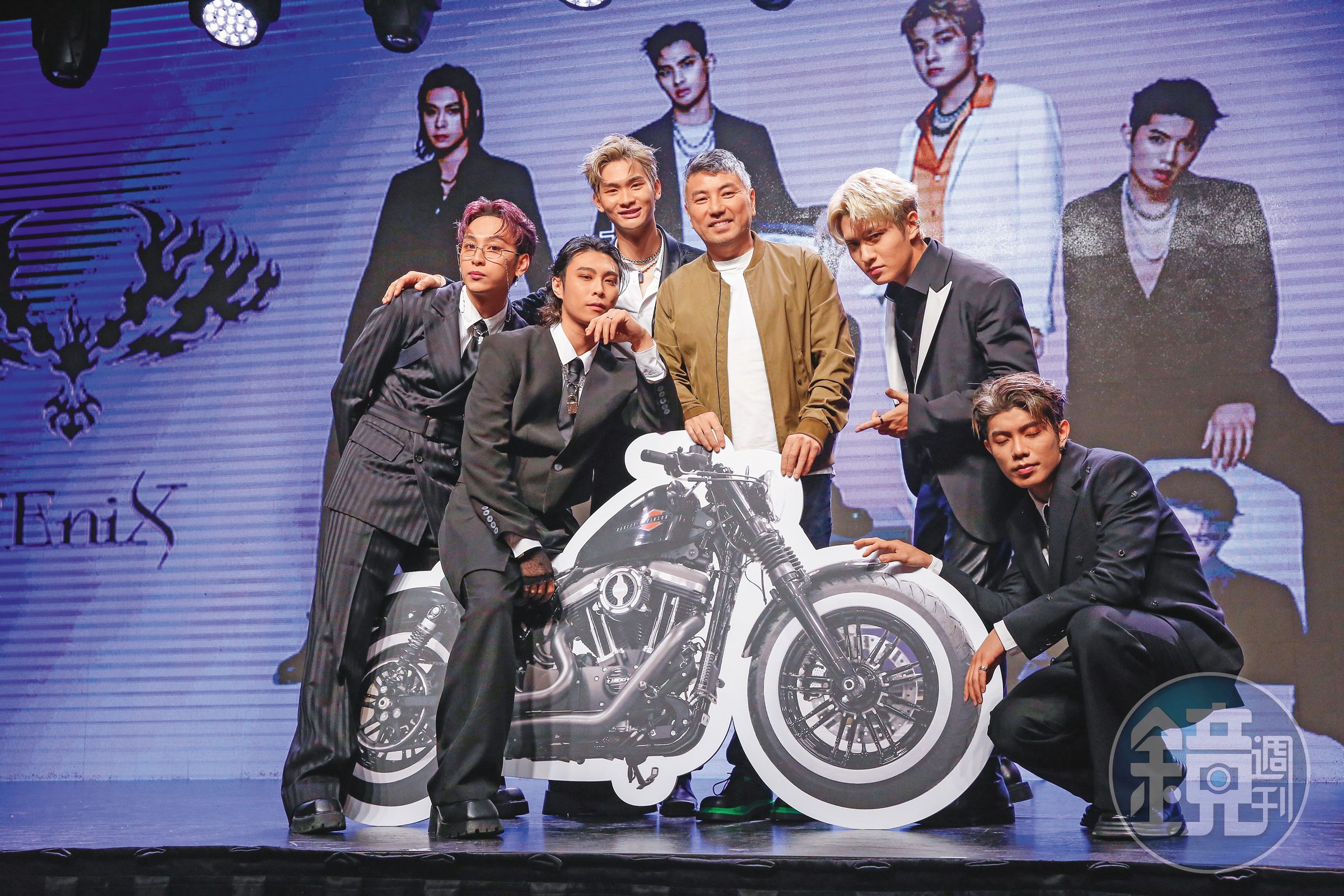 FEniX的夏浦洋(左三)被2個節目鎖定擔任來賓,左起為曹家齊、Max、詹仁雄、李承隆、陳峻廷。
