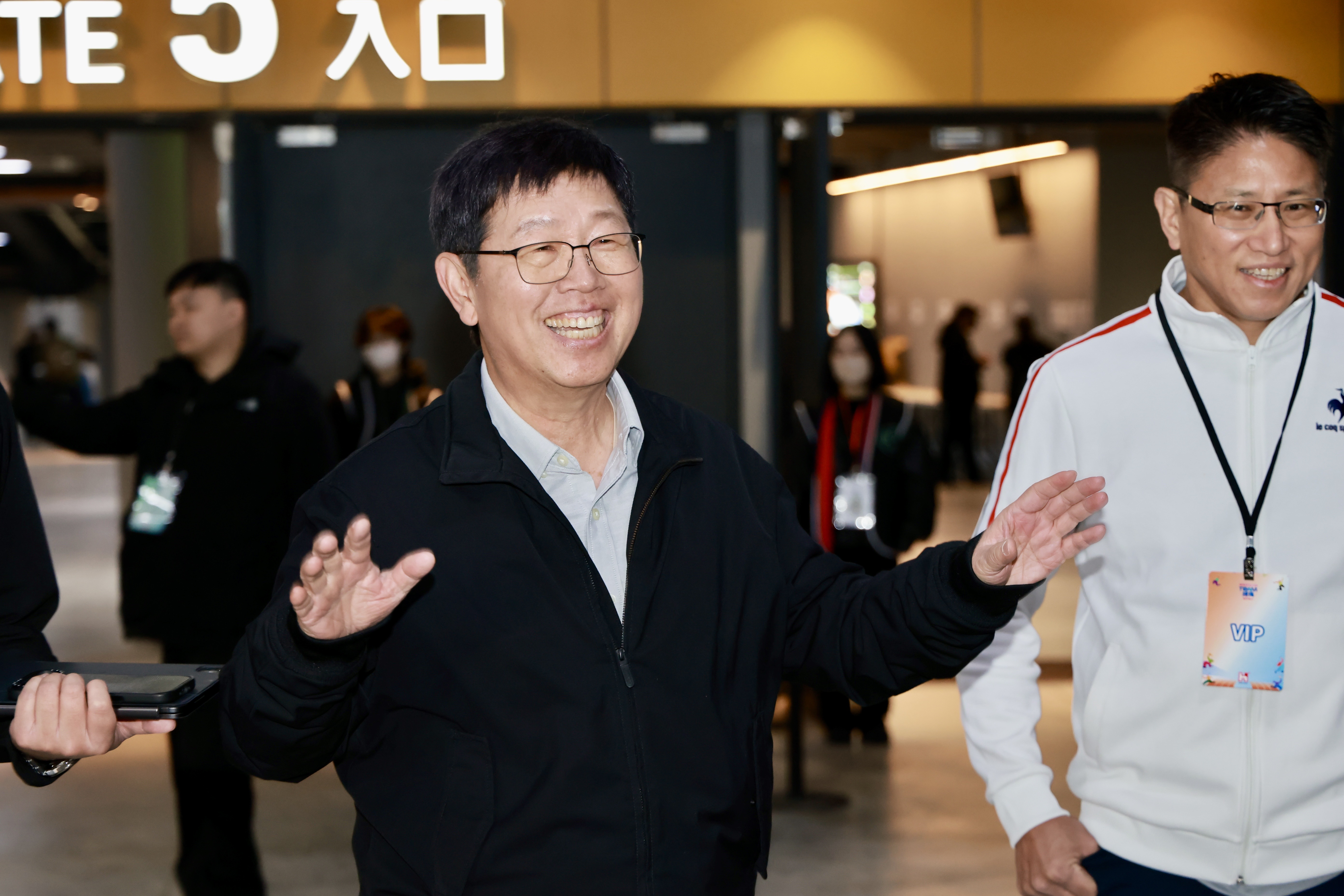 鴻海集團董事長劉揚偉於「鴻海運動嘉年華」會前接受媒體聯訪。