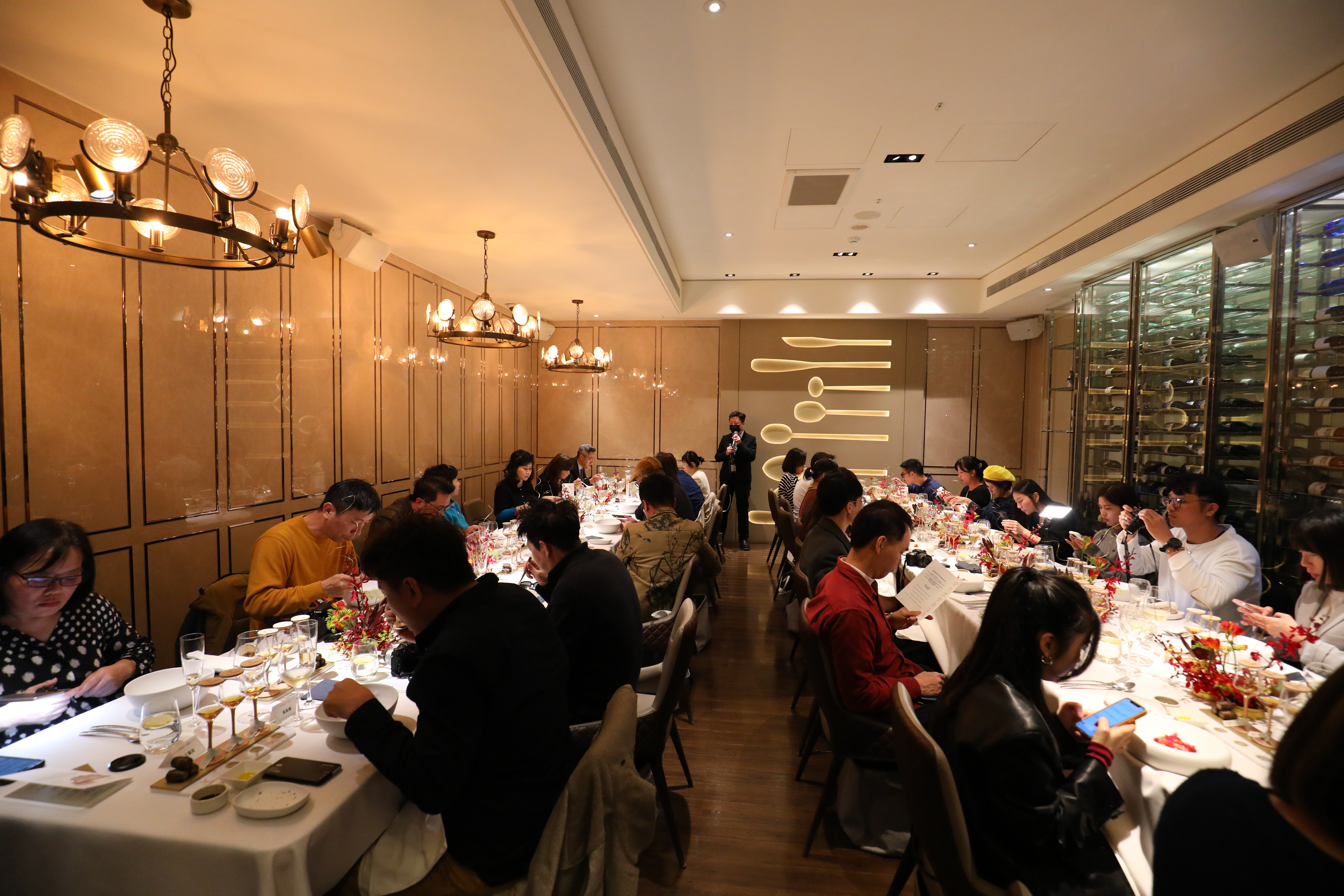 慕舍酒店引進西班牙連續17年榮獲米其林星級殊榮的餐廳渥達尼斯磨坊（Molino de Urdániz），為該餐廳全球唯一海外店。