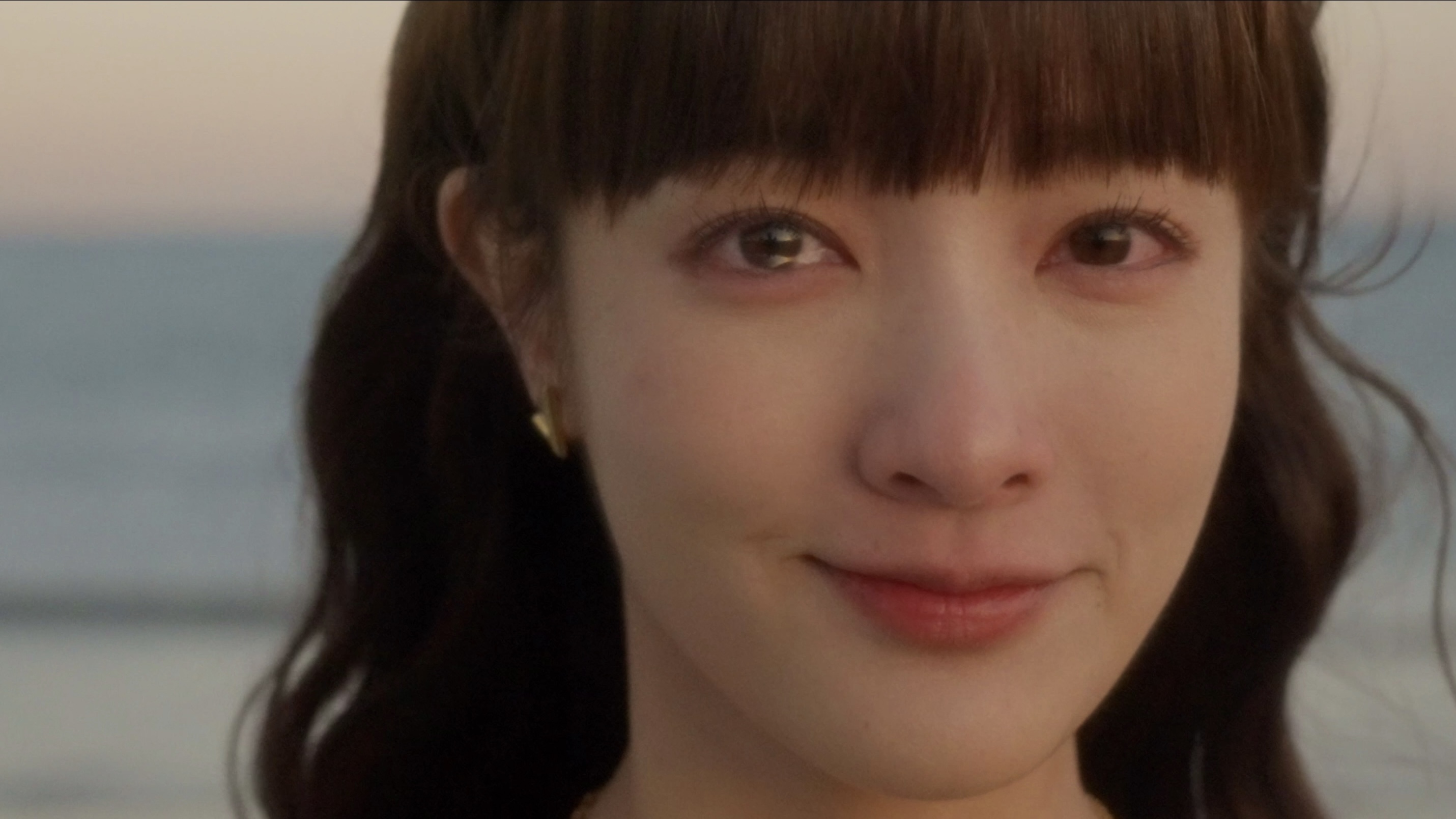 王淨唯美淚眼畫面引揪心，獲網讚：破碎感拉滿。（狗狗與花提供）