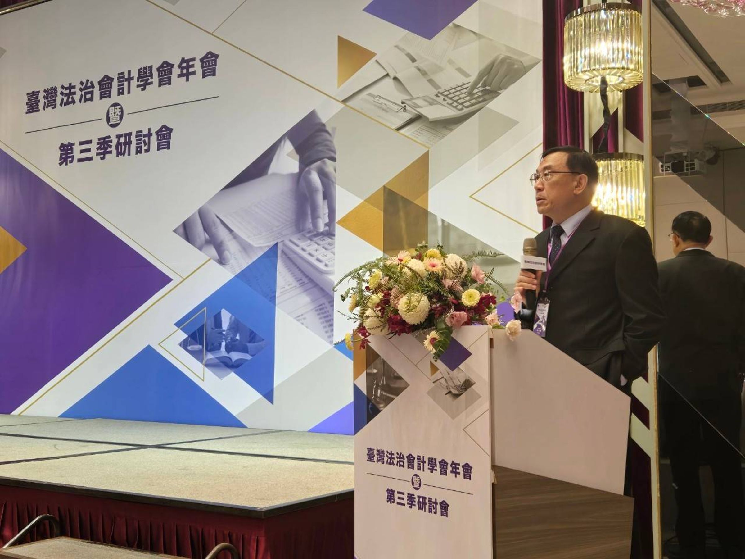 「臺灣法治會計學會」舉行2024年年會,包括檢察總長邢泰釗(圖)、臺大法律林鈺雄及大法律李聖傑教授、四大會計師事務所領導層與多位檢察官與法官均出席盛會。(讀者提供)