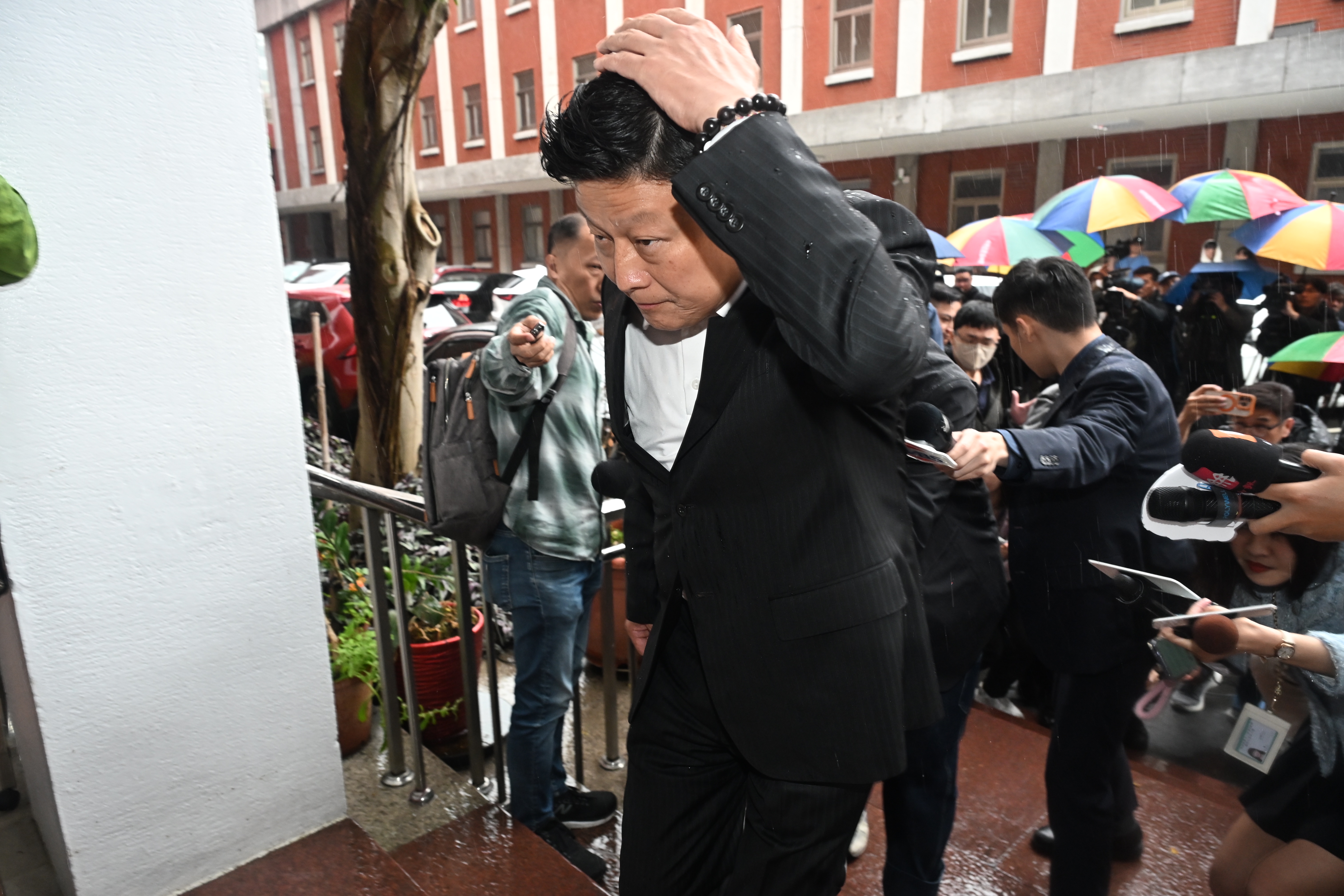 傅崐萁競選小物風波延燒，北檢指揮搜索5處所。