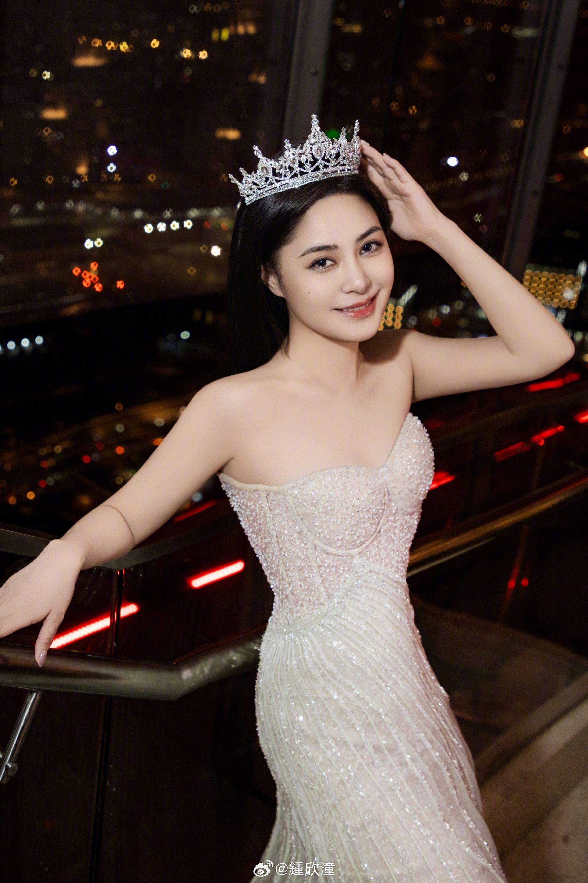 阿嬌(鍾欣潼)閃婚又閃離,現將生活重心轉回演藝圈。(翻攝自阿嬌微博)