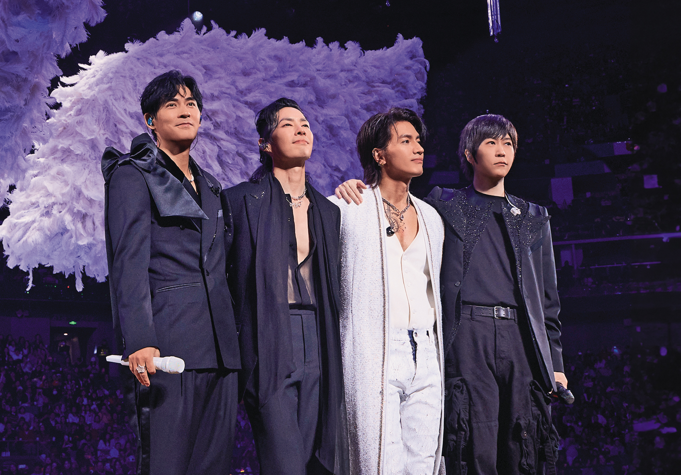 五月天阿信（右起）率言承旭、吳建豪、周渝民在上海舉行《F✦FOREVER恆星之城》巡迴演唱會。（相信音樂提供）