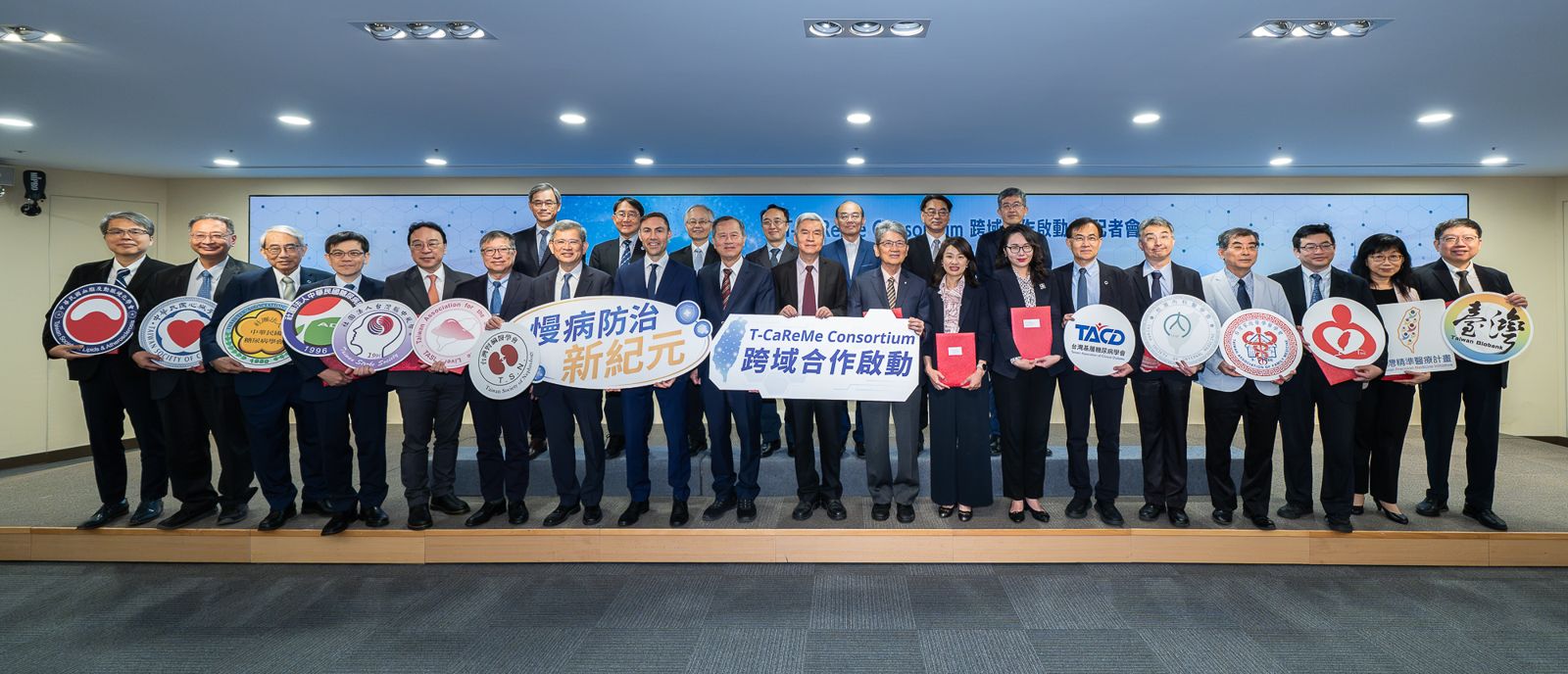 迎戰超高齡海嘯 國衛院串聯11大醫學會推動慢性病整合照護