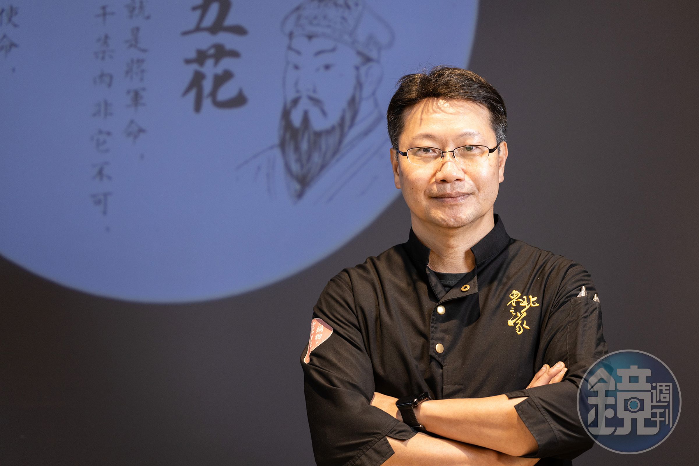 老闆侯聯松從小就在家裡幫忙做火鍋，擁有豐富經驗，自家發酵的高麗酸菜帶有溫潤酸度與蔬菜甘甜。
