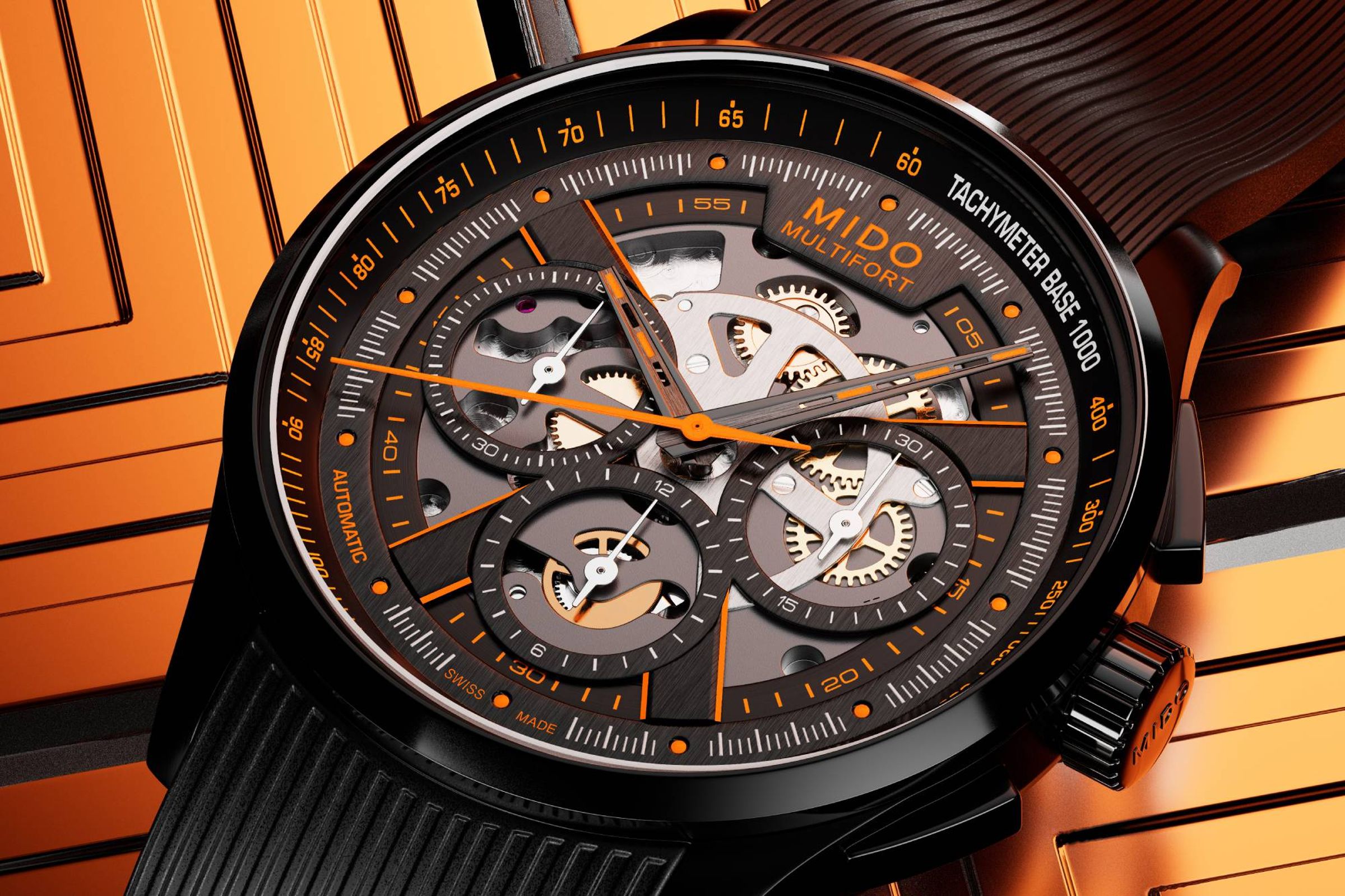 橘色鏤空指標與TACHYMETER BASE 1000測速刻度形成鮮明對比，清楚傳達計時秒數轉換時速的直覺功能，鏤空結構不僅展現傳動邏輯，也延伸速度張力。