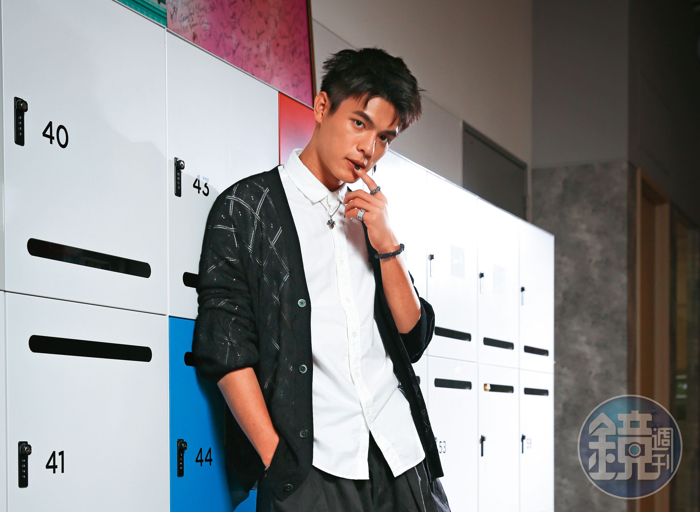 今年24歲的邱以太,是林葉亭和高人傑的長子,出道作品是2019年的電影《下半場》。
