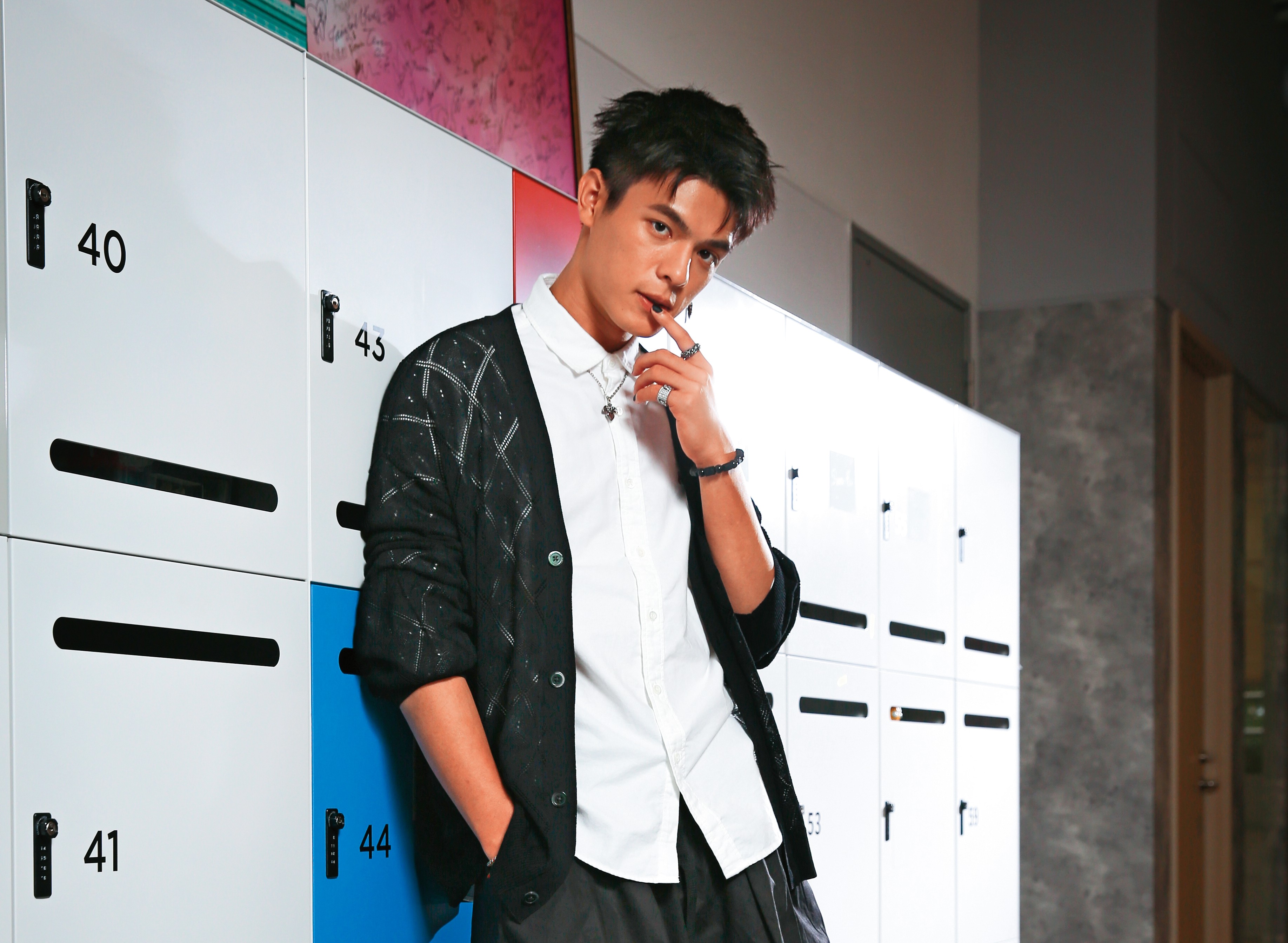 今年24歲的邱以太，是林葉亭和高人傑的長子，出道作品是2019年的電影《下半場》。