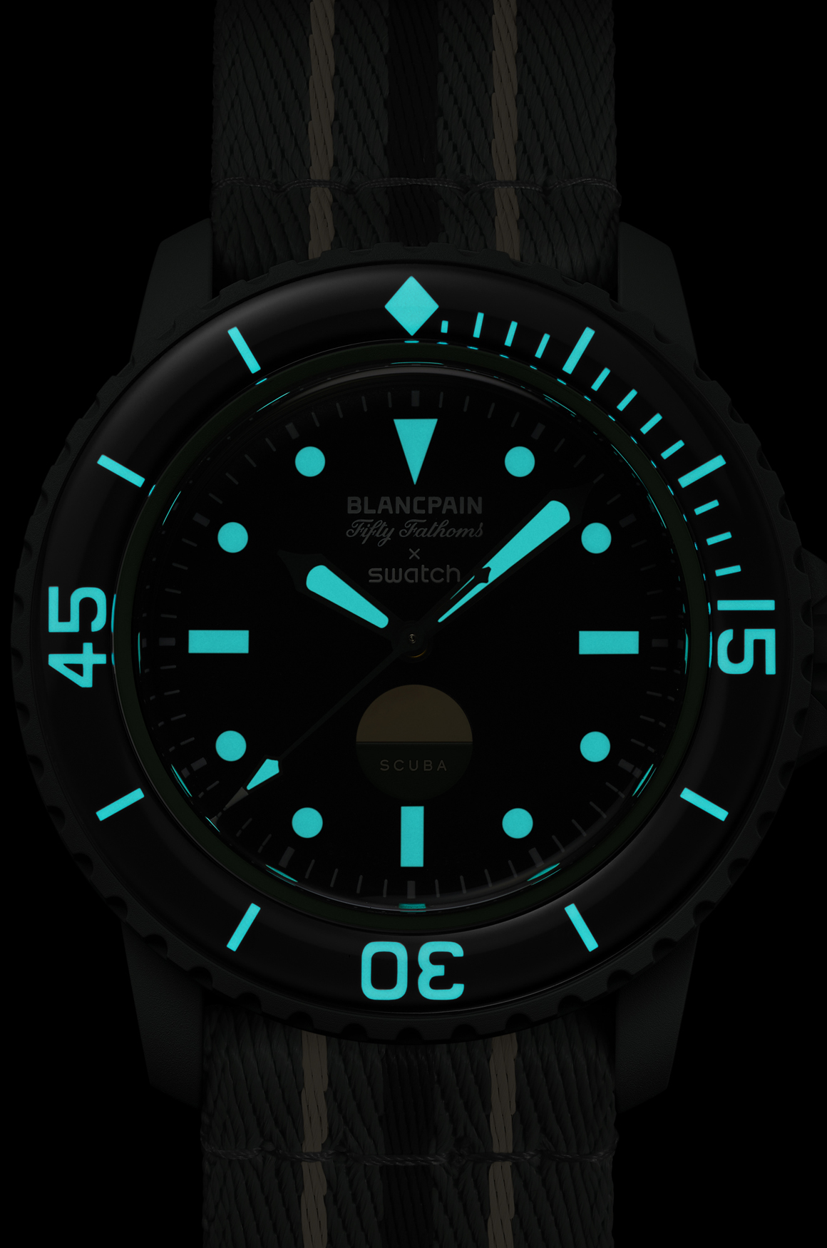 採用 A 級復古 Super-LumiNova® 夜光塗料。