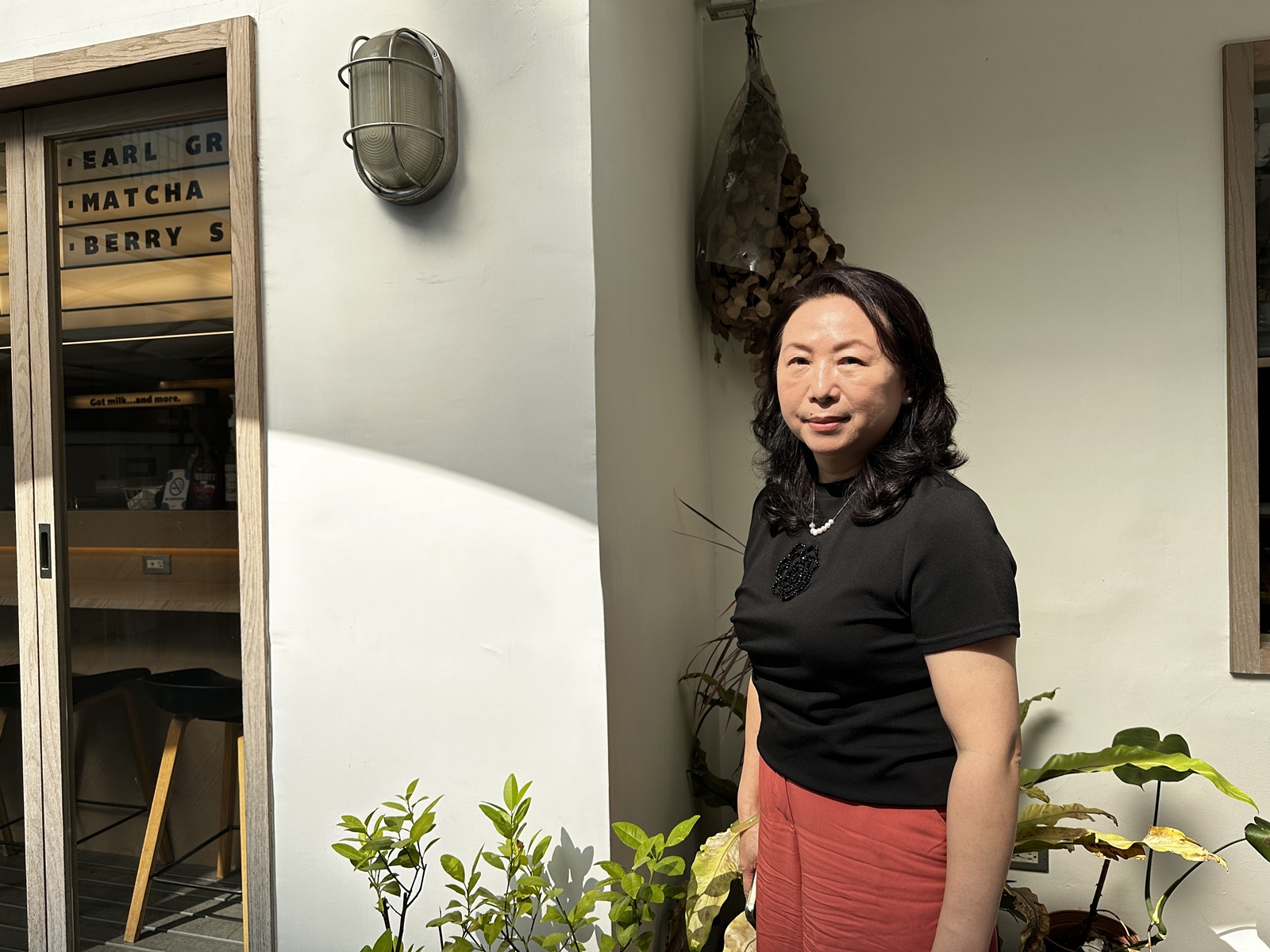 徐春鶯接受《鏡週刊》獨家專訪，本刊陸續對她拋出9大提問，以供大眾檢驗。