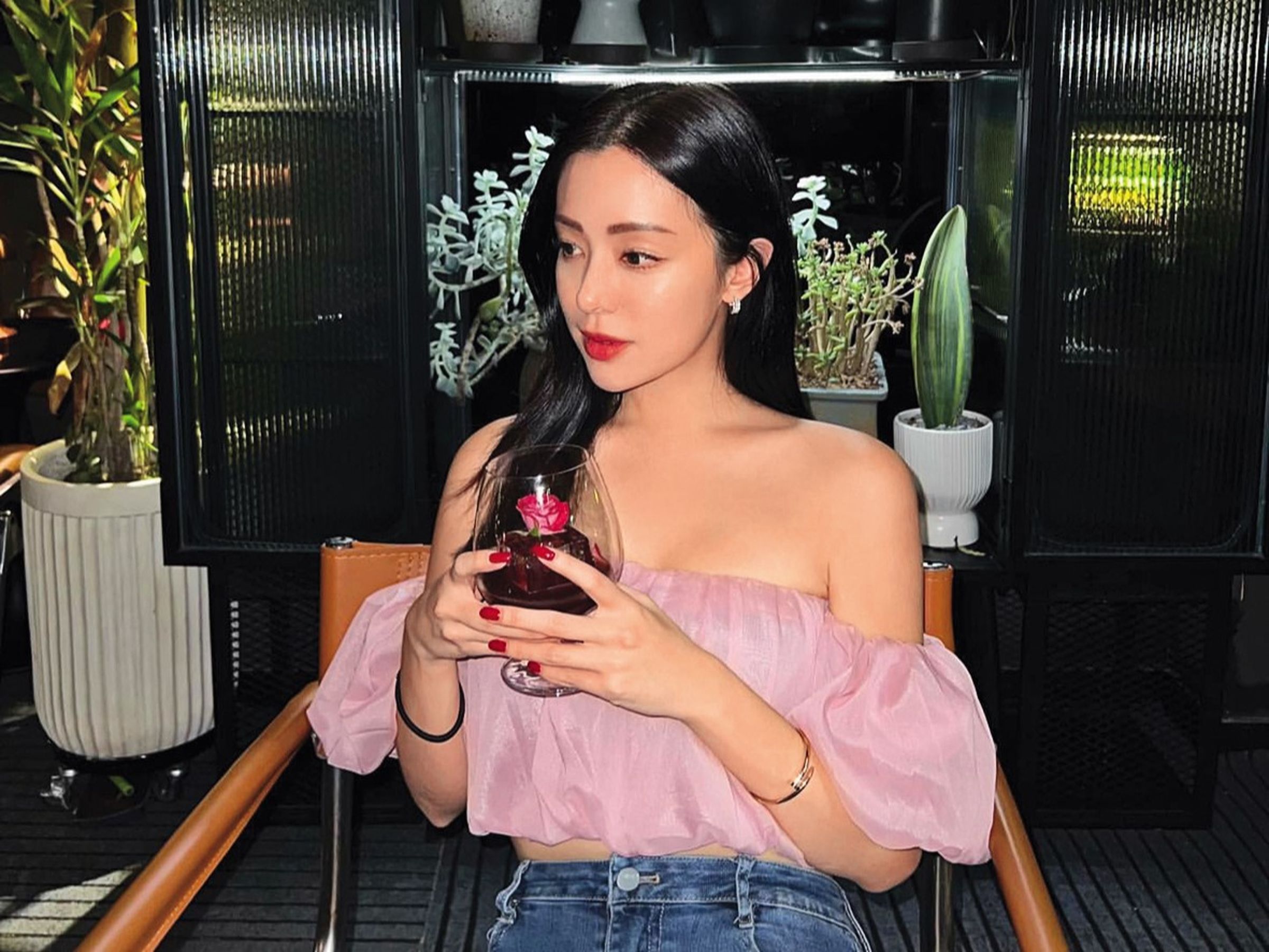 趙文安有著氣質、時尚的美貌,但被貴婦抓包竟然挑逗別人老公。(翻攝自wenanchao IG)