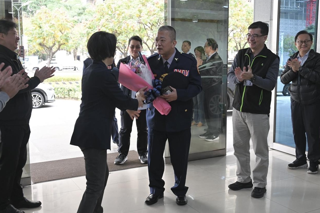 中市警六分局長周俊銘因辣椒水烏龍遭懲處，目前請假一週。（翻攝自TCPB 西屯波麗士臉書）