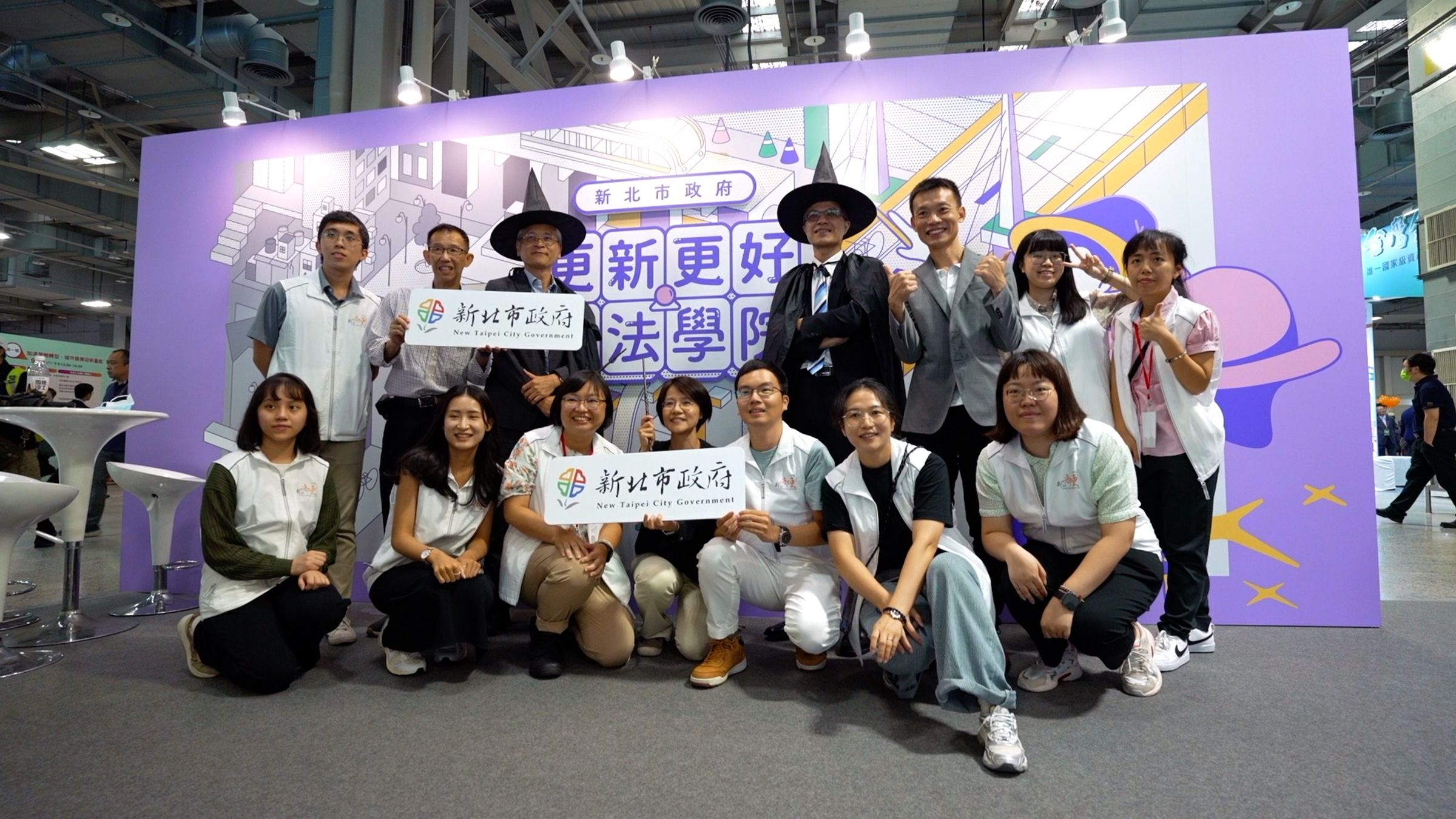 為了讓大眾以淺顯易懂方式認識都市更新觀念，新北市政府城鄉發展局策展「更新更好魔法學院」，讓民眾化身都更魔法師，透過有趣的互動體驗，破除都更心魔。