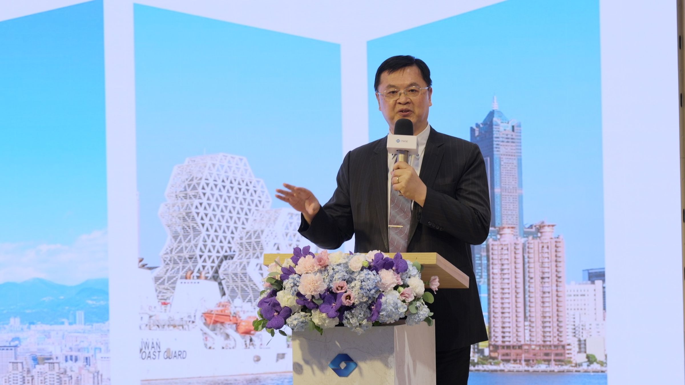 高雄市副市長羅達生表示，高雄市政府將全力配合中央，攜手證交所推動資產管理中心，盼助臺灣躍升國際資產管理典範。