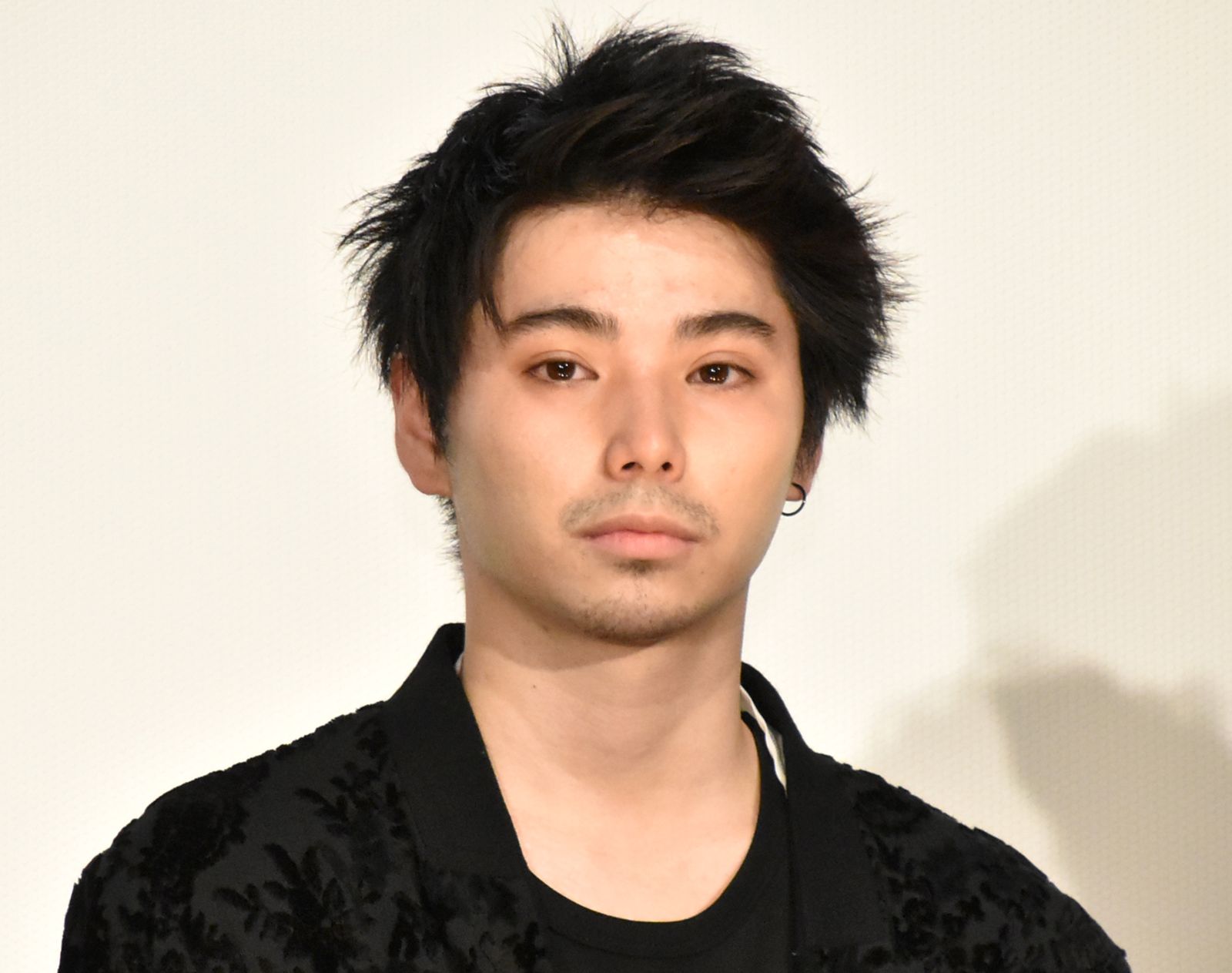 村上虹郎今年6月被指涉嫌傷害交往中的女性，遭警方移送檢方偵辦。（網路圖片）
