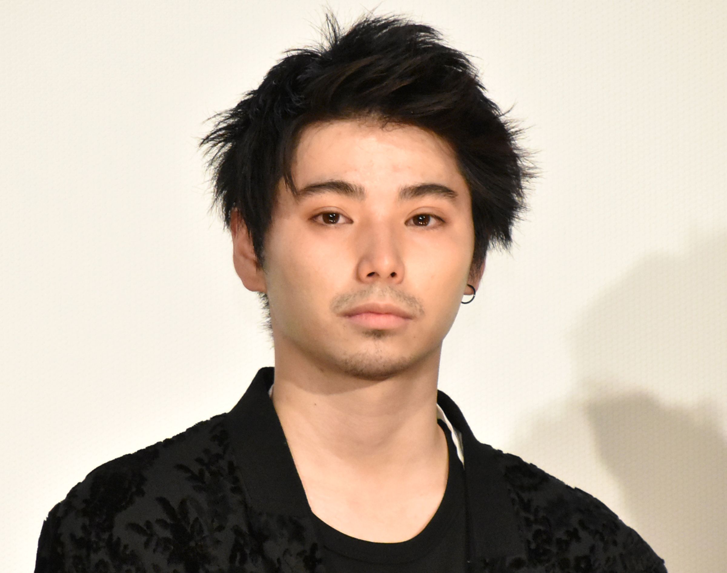 村上虹郎今年6月被指涉嫌傷害交往中的女性,遭警方移送檢方偵辦。(網路圖片)