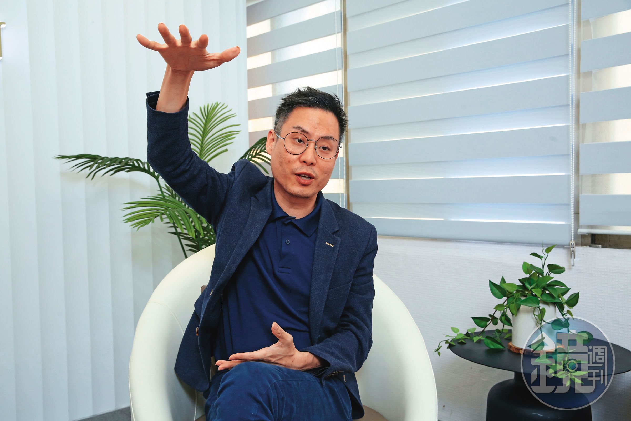 房產專家大仁哥教戰，看屋時要查閱謄本、詢問賣了多久、開價底價多少，議價才有底氣。