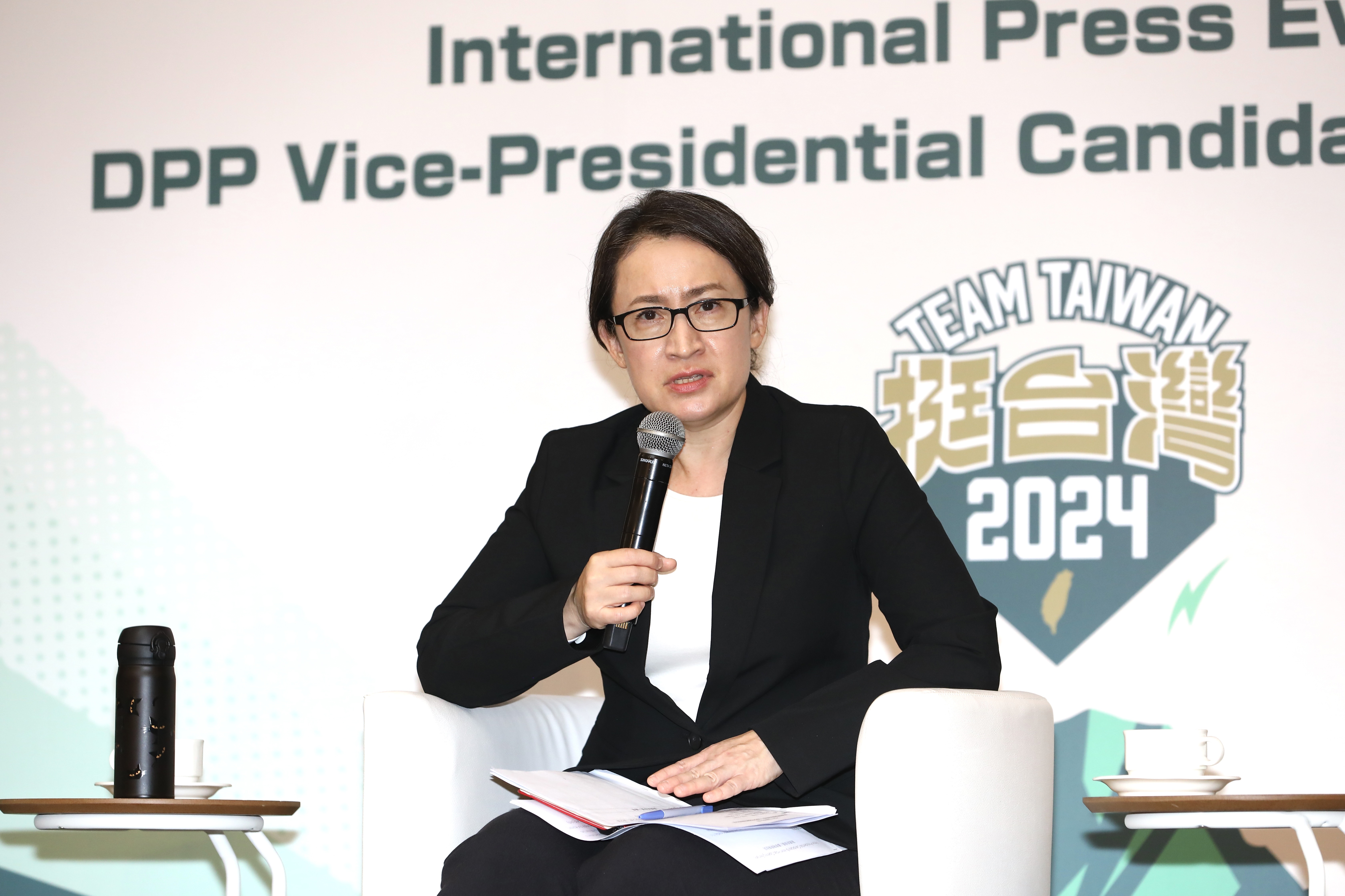 民進黨副總統參選人蕭美琴今（23日）舉行國際媒體茶敘。