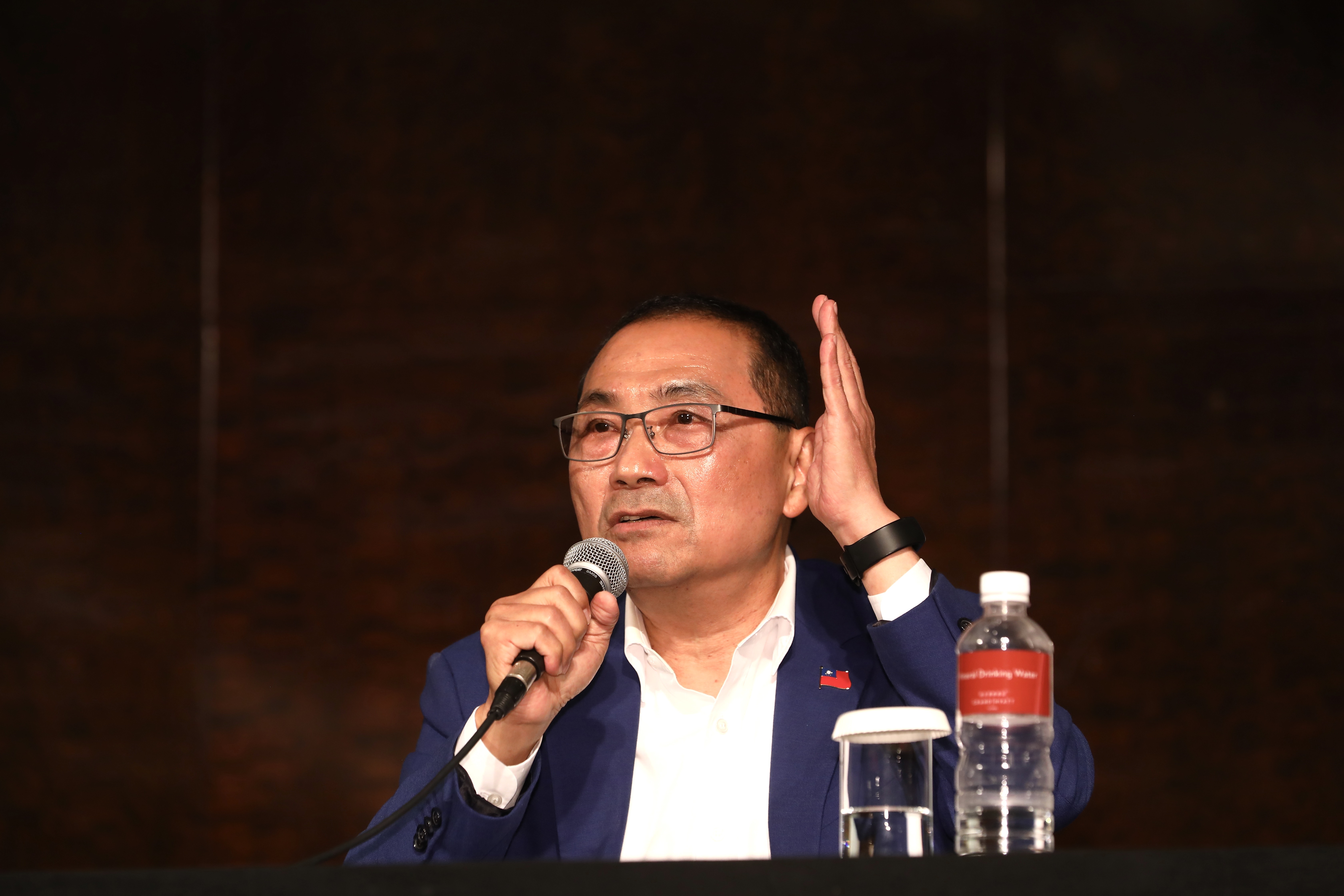 藍白合不起來，侯友宜昨日於臉書發文喊話「肩負民意，攜手前行，我們義無反顧」。