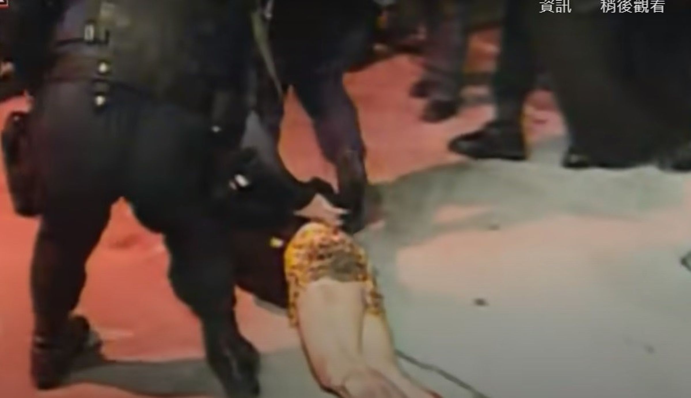 當年十大槍擊要犯個個火力驚人、擁槍自重,警方圍捕藍元昌時,頸部中彈的藍元昌只著一條內褲,足見當時槍戰發生之迅速突然。(翻攝新聞資料)