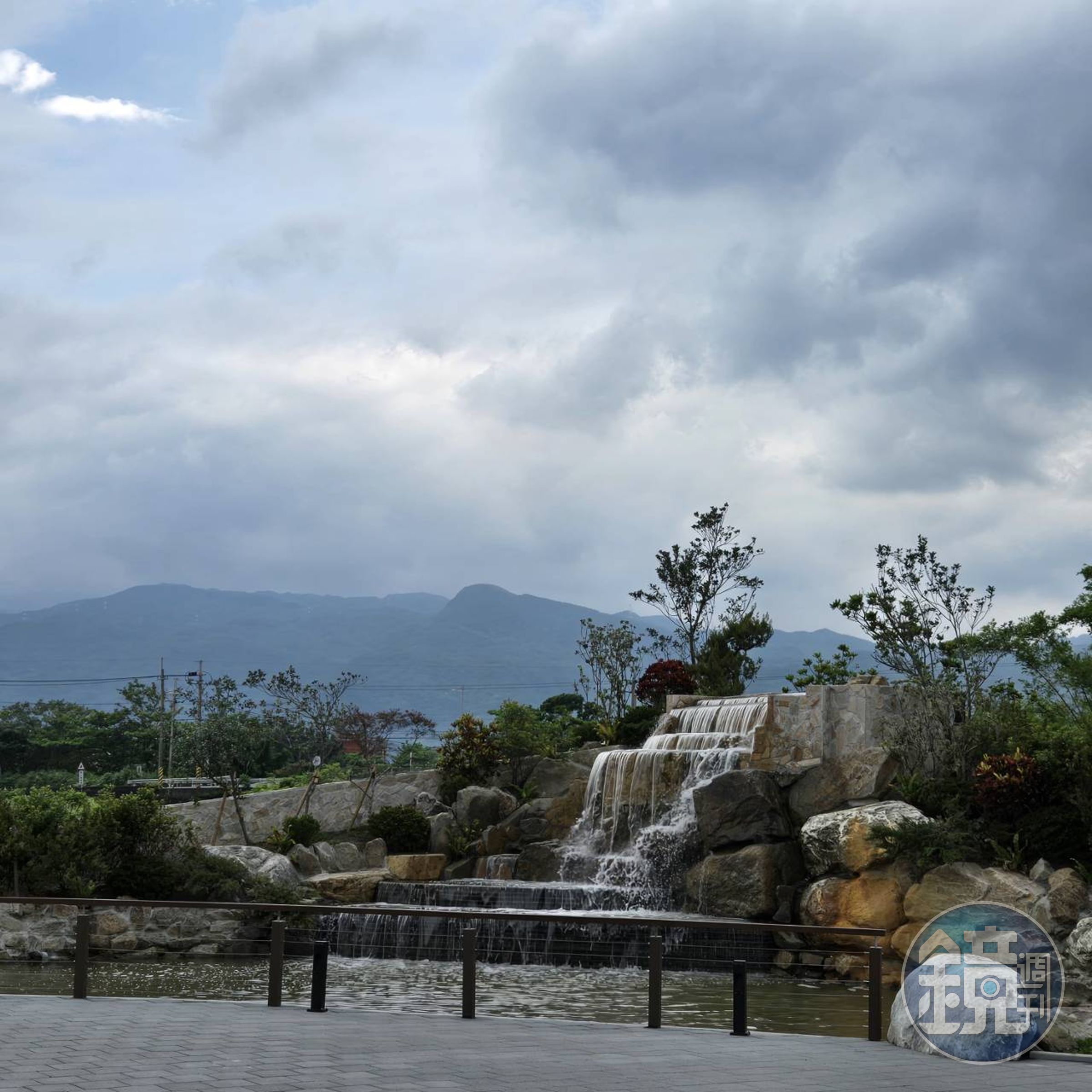 社區綠化面積高達2373坪，還有造景瀑布及落羽松迎賓大道。
