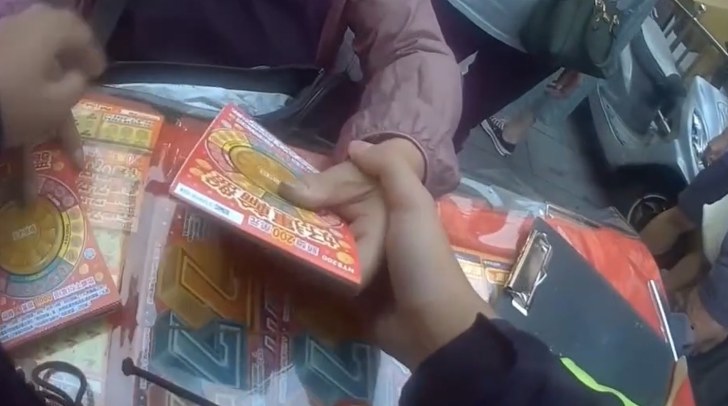 警方找回被偷走的一疊彩券。（警方提供）