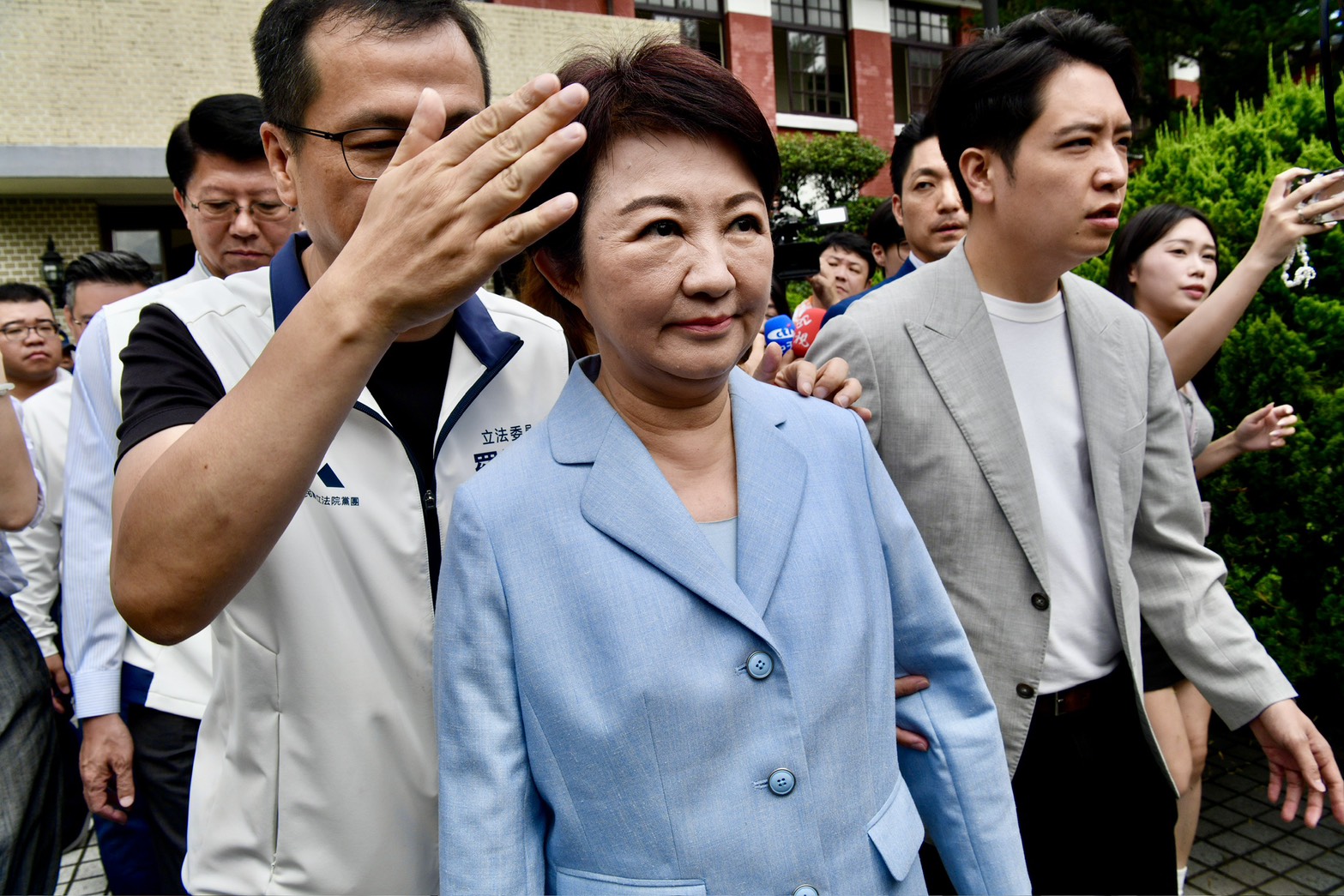 盧秀燕今北上參加國民黨抗議毒油記者會，面對台中市商業會理事長的指控僅說：「他是深綠的」。（鏡報李智為）