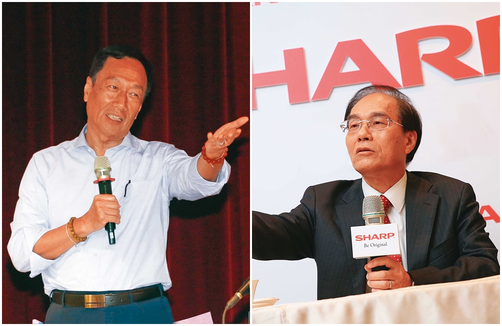 鴻海創辦人郭台銘（左）曾與前夏普會長戴正吳（右）簽署一紙獎勵金合約，現遭追討逾10億元。