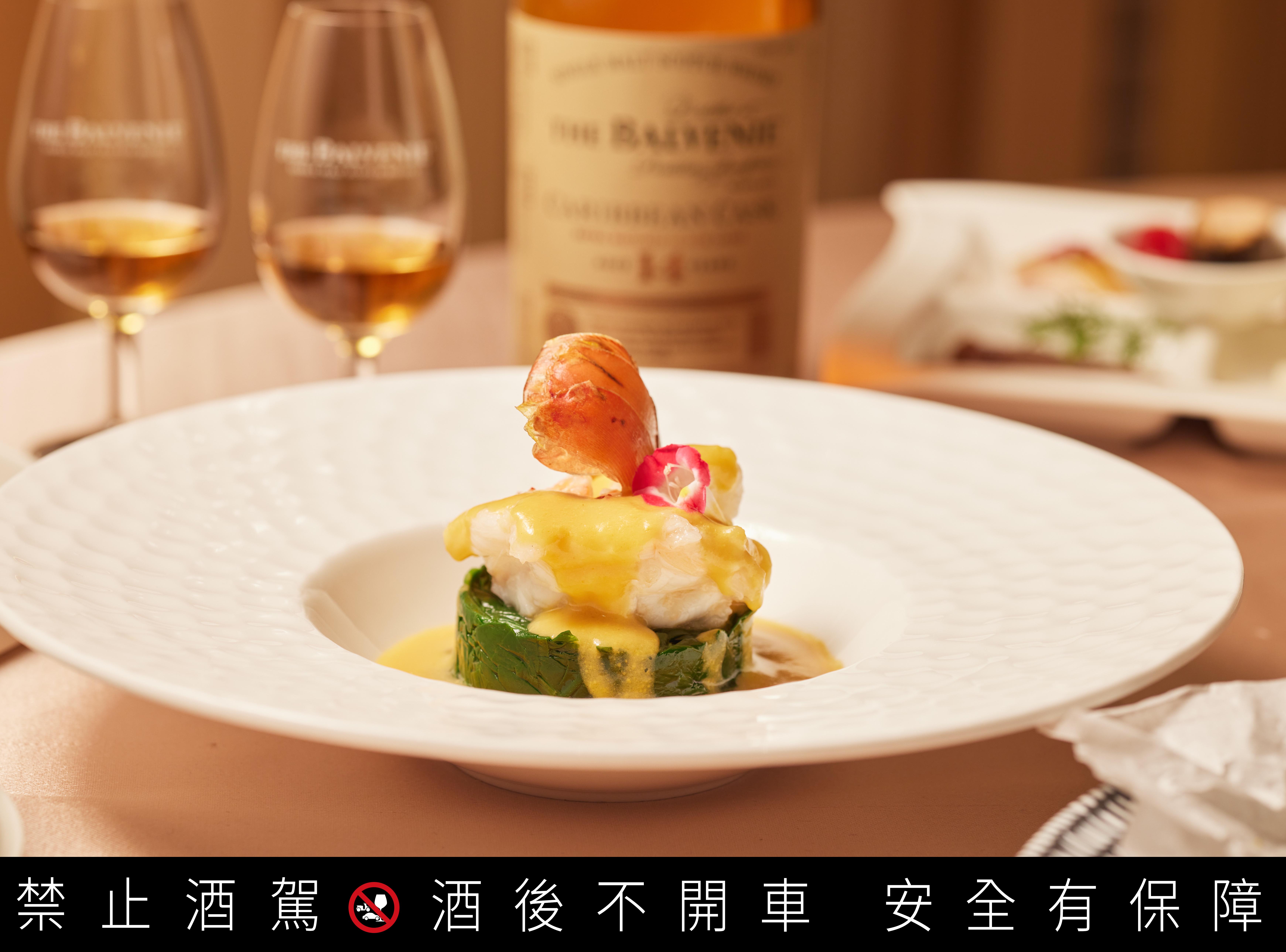「海膽醬燒龍蝦」鮮上加鮮的風味，當然是品飲「百富宴」不容錯過的好菜。