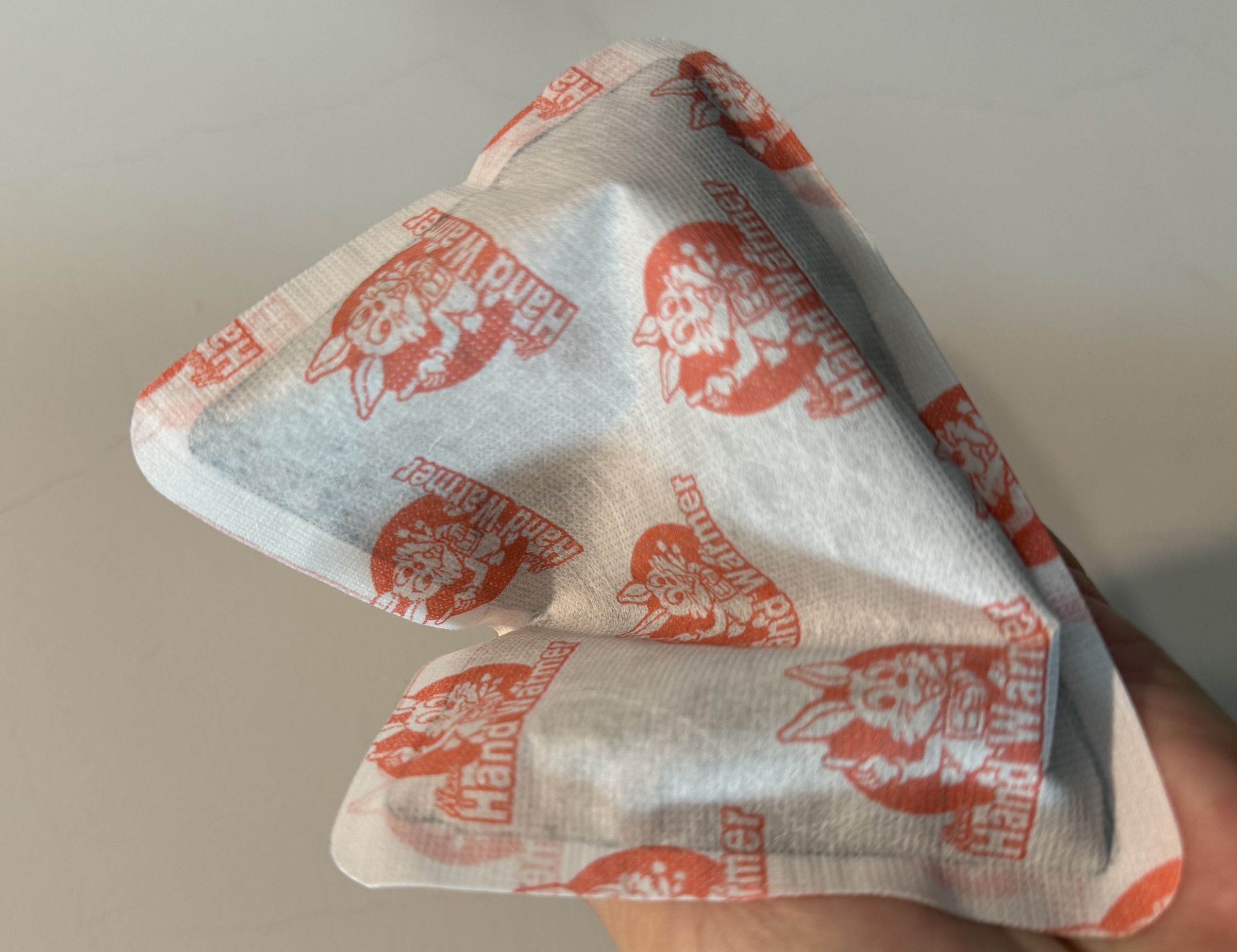 暖暖包如果不能再發熱，因具有除臭、防潮和淨水等功能，環團建議還可以再利用，圖為示意圖。（民眾提供）